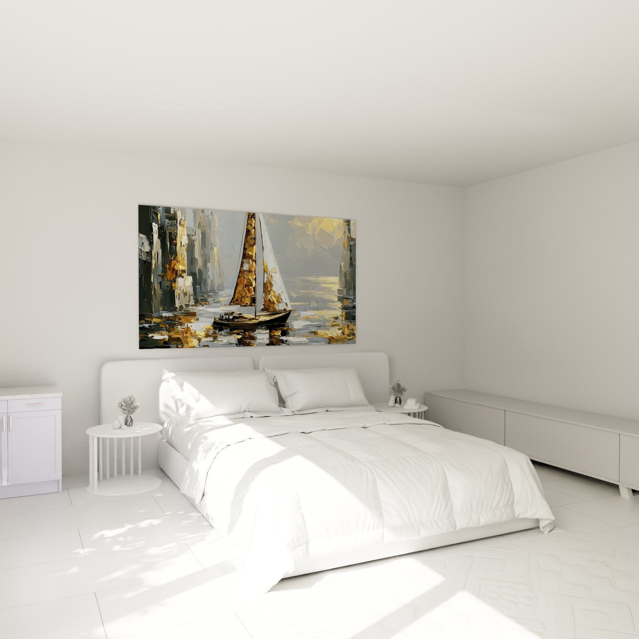 Bateau abstrait doré et argenté au-dessus d'un lit dans une chambre claire, voiles empâtées et lumineuses