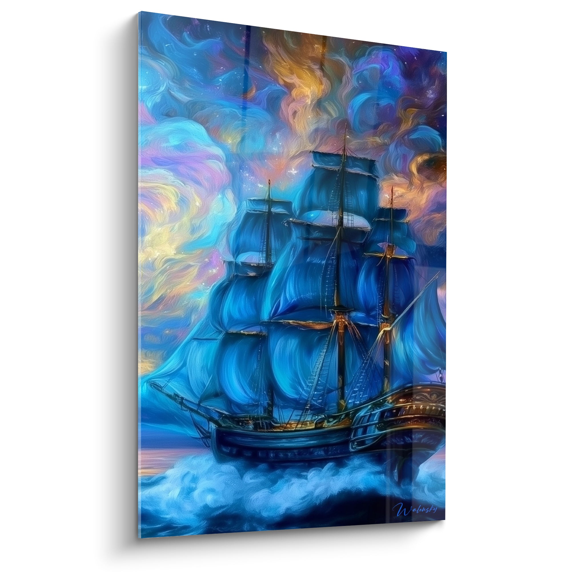 Voilier bleu profond aux voiles gonflées glissant sous un ciel doré et violet nébuleux