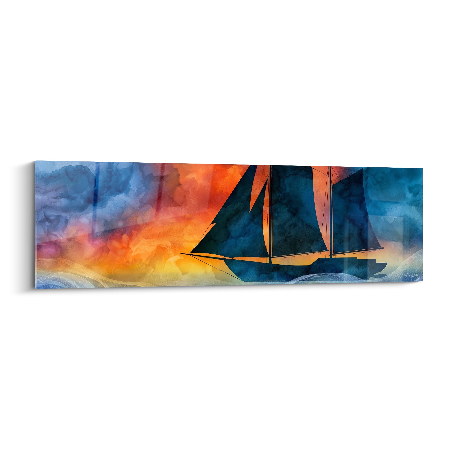Voilier bleu marine aux voiles sombres se détachant sur un ciel orangé et jaune vibrant