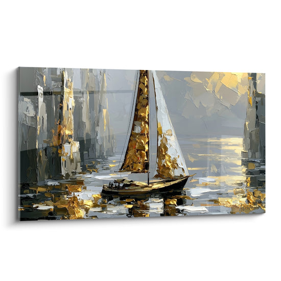 Voilier doré et gris aux voiles texturées glissant sur une eau scintillante d'éclats argentés