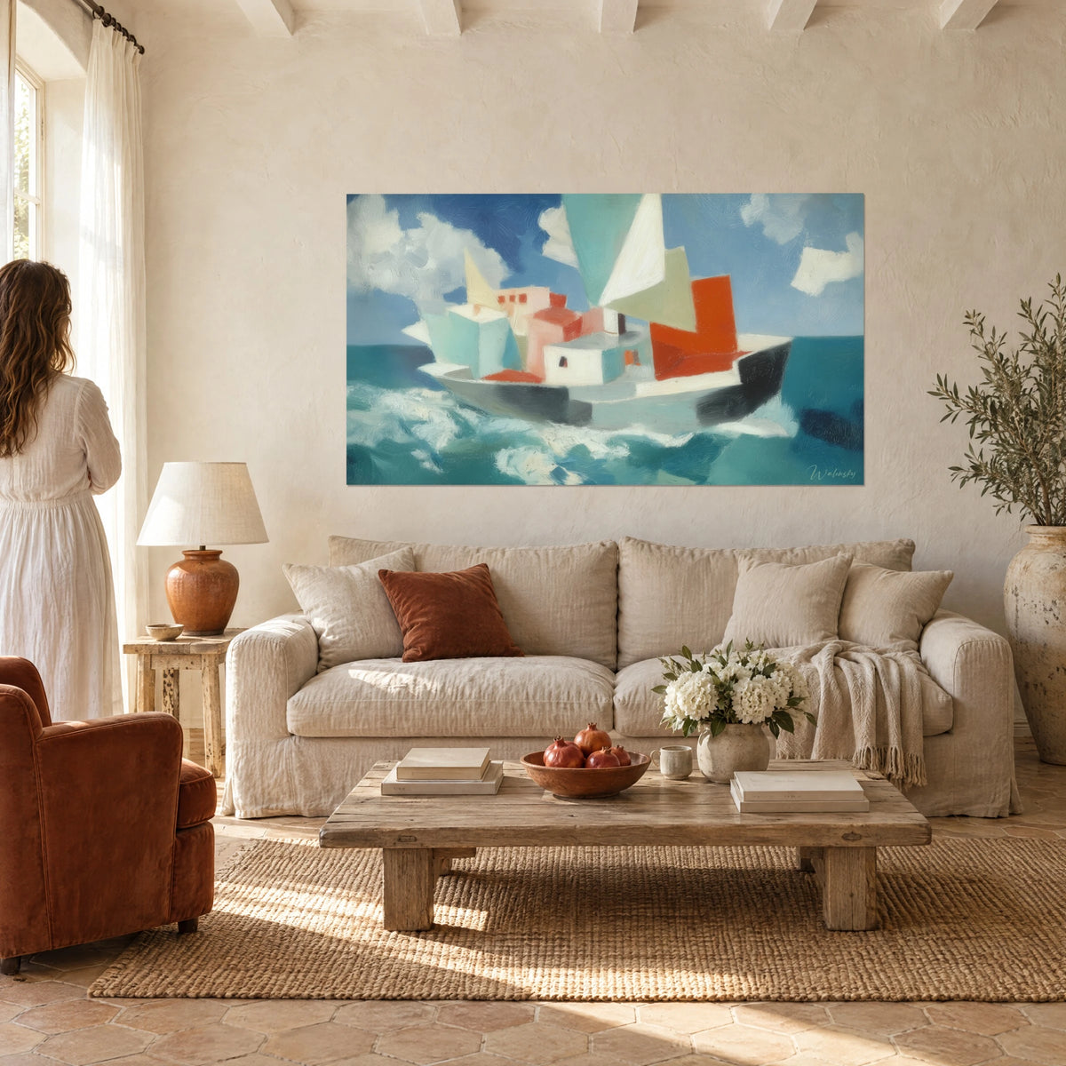 Cuadro velero cubista con velas blancas y rojas que surcan olas turquesas, sobre un sofá en un salón luminoso