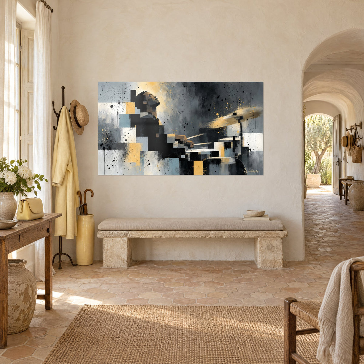 Tableau musicien aux baguettes devant sa batterie, carrés ocre et gris-bleu, cymbale dorée, au mur d'un mas provençal