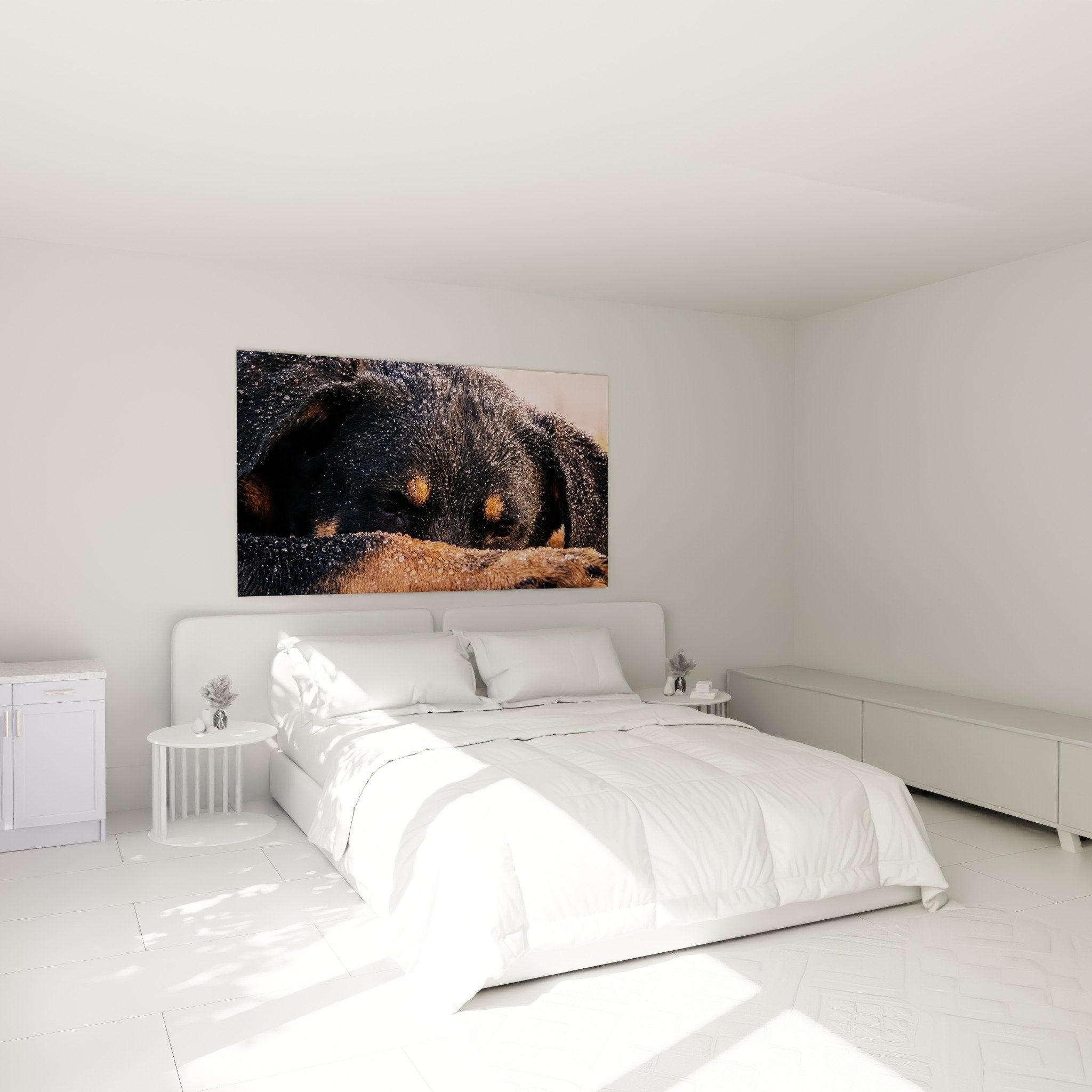 Tableau Beauceron pluie dans chambre cosy, décoration murale chien, ambiance chaleureuse tons naturels