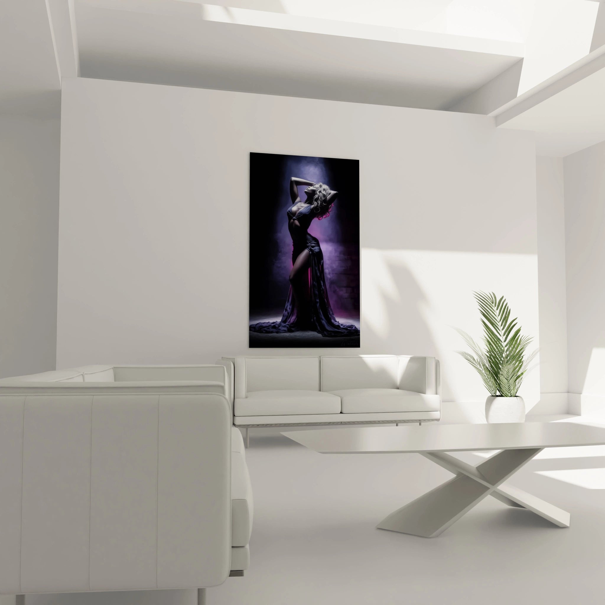Tableau art mural femme élégante en robe noire, parfait pour une décoration intérieure moderne