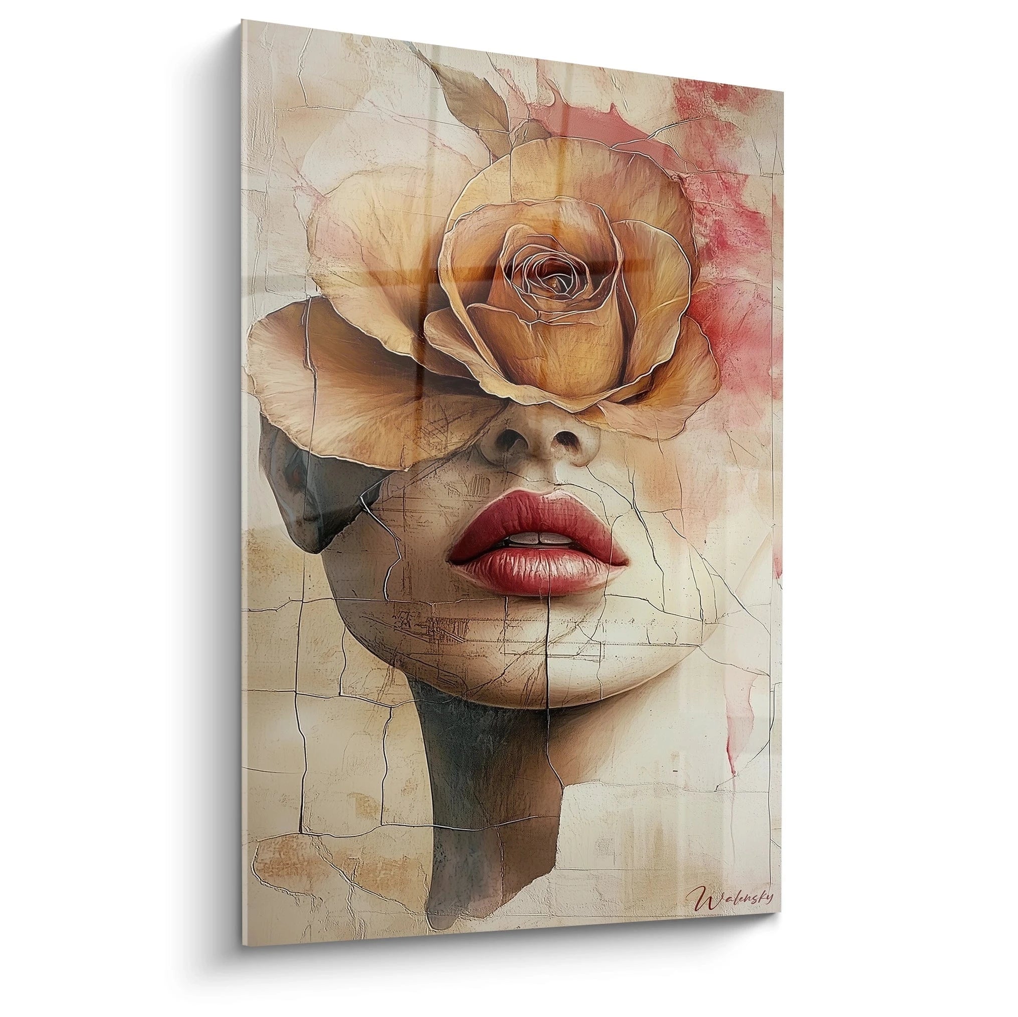Un tableau visage floral présentant un portrait féminin partiellement masqué par une rose dorée, avec des lèvres rouges expressives sur fond beige craquelé, créant un effet de fresque ancienne aux textures variées.
