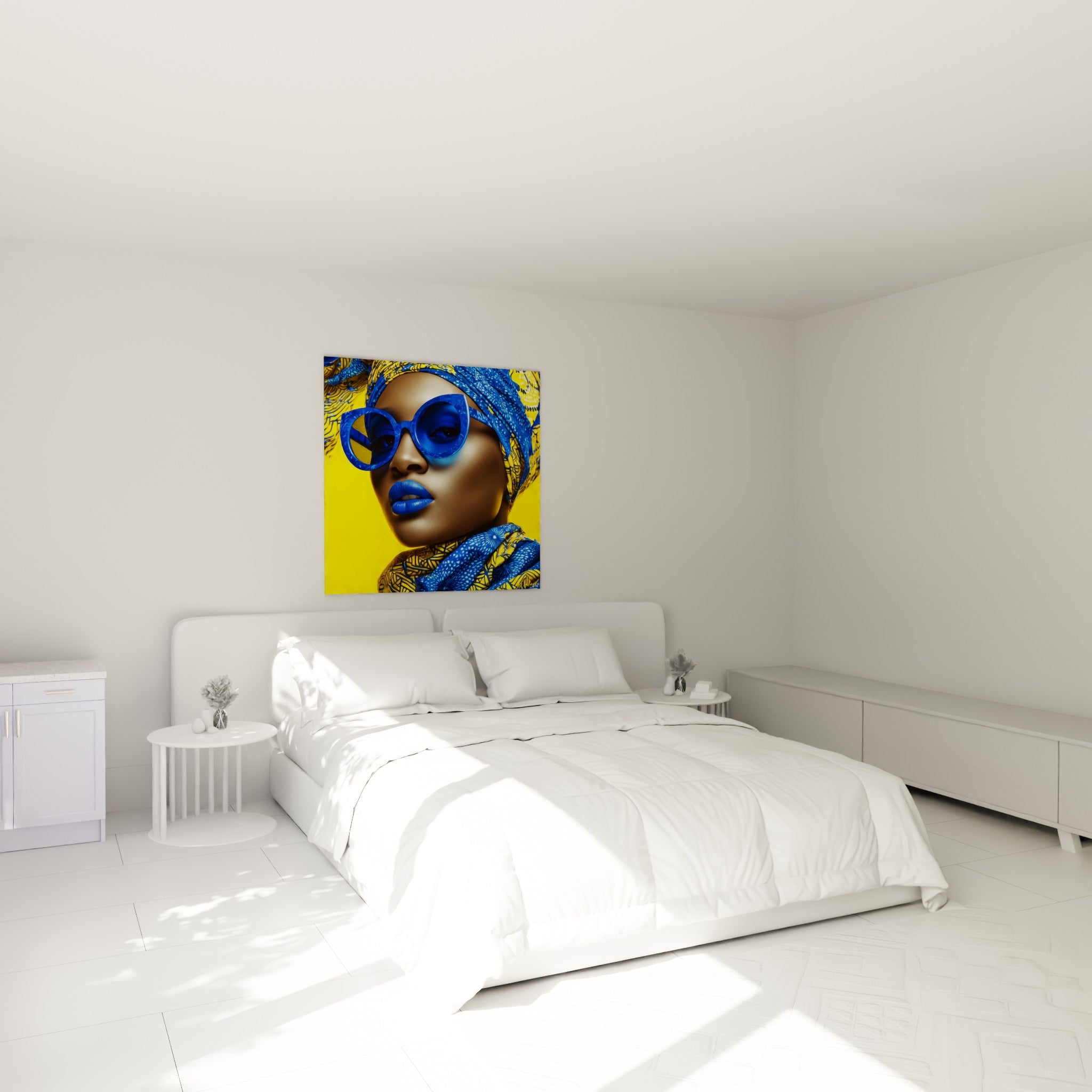 Portrait beauté féminine aux tons bleu roi et jaune, accroché au-dessus d'un lit dans une chambre claire