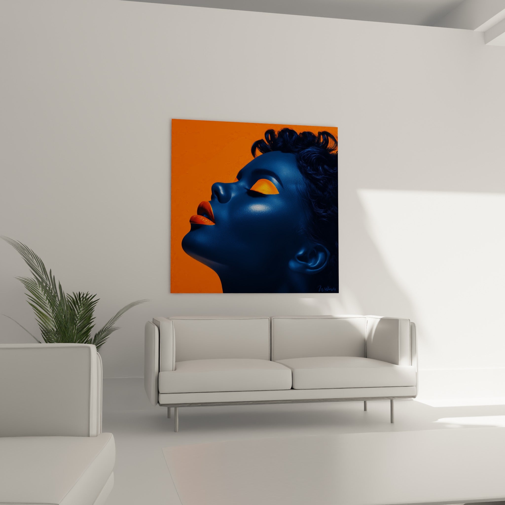Femme au teint bleuté et maquillage orange intense, au-dessus d'un canapé dans un salon lumineux