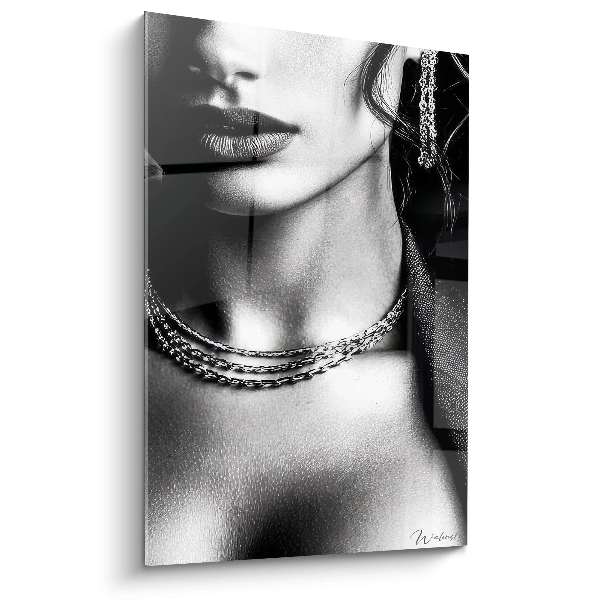 Tableau art mural femme élégante en noir et blanc avec des bijoux scintillants