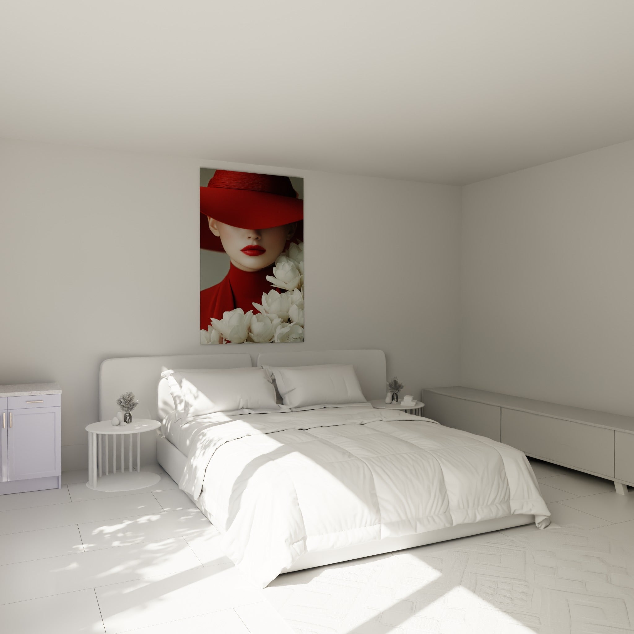 Portrait féminin en rouge intense et fleurs blanches, accroché au-dessus d'un lit dans une chambre claire