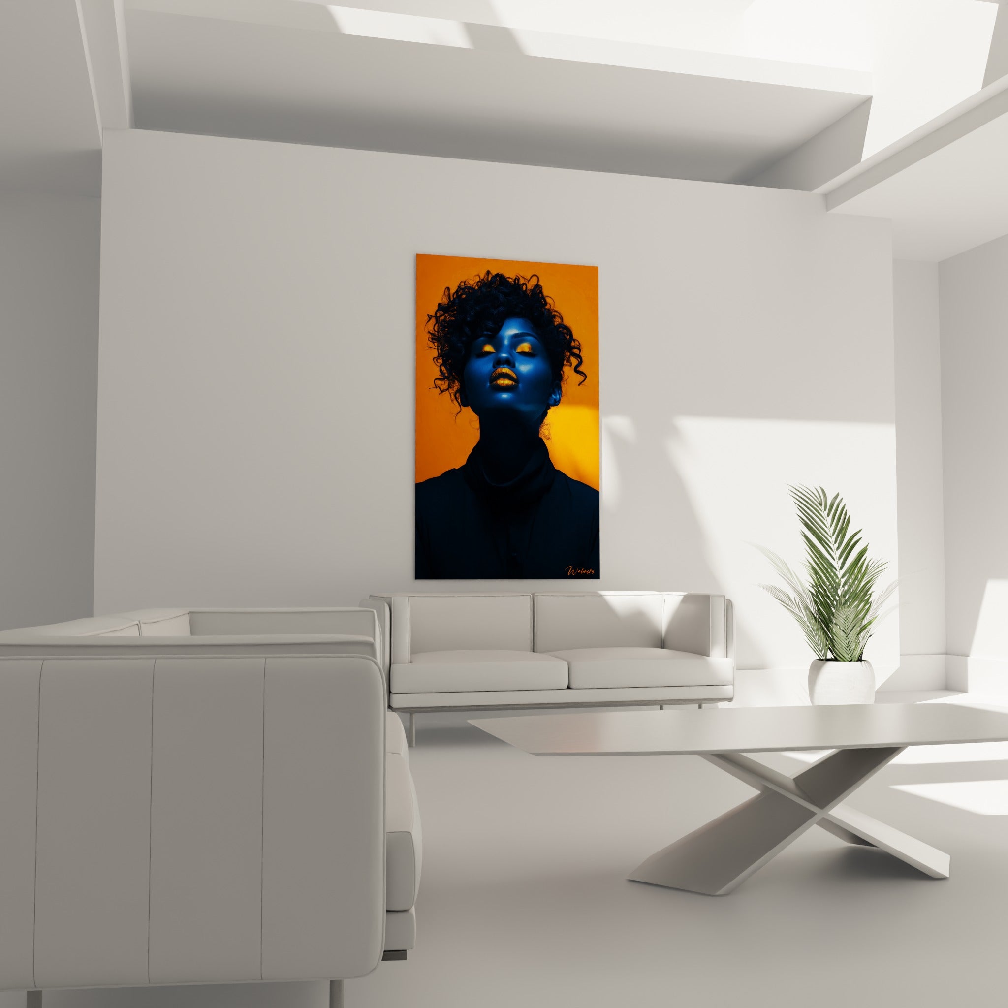Femme au teint bleu et maquillage orange, suspendue au-dessus d'un canapé dans un salon lumineux