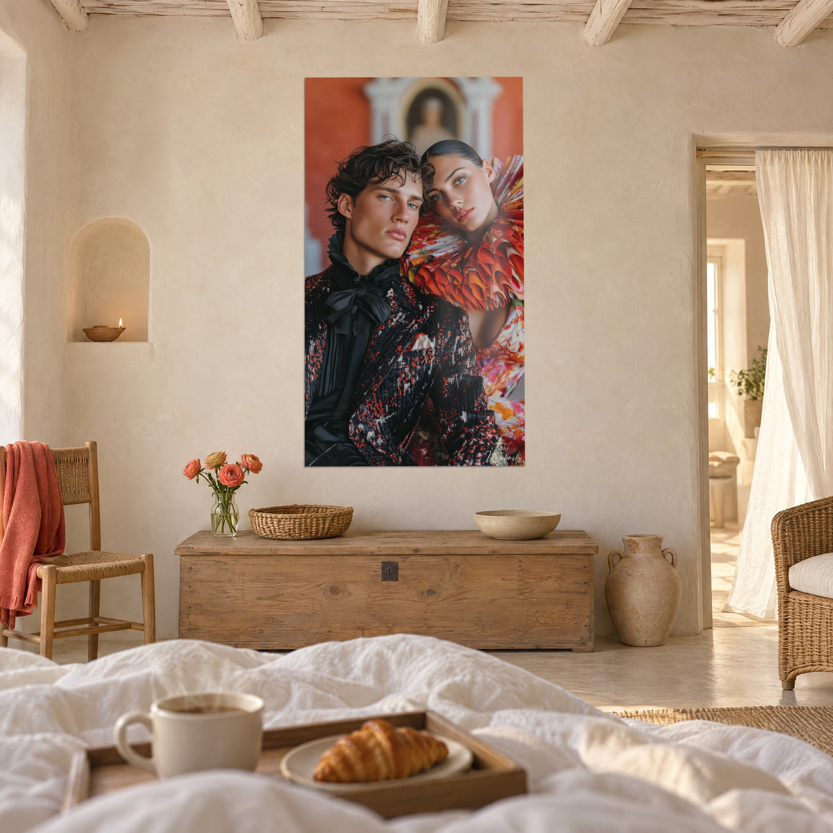 Schilderij elegant koppel, zwart-rood jasje met pailletten, oranje bloemenruche, boven een bed in een lichte slaapkamer