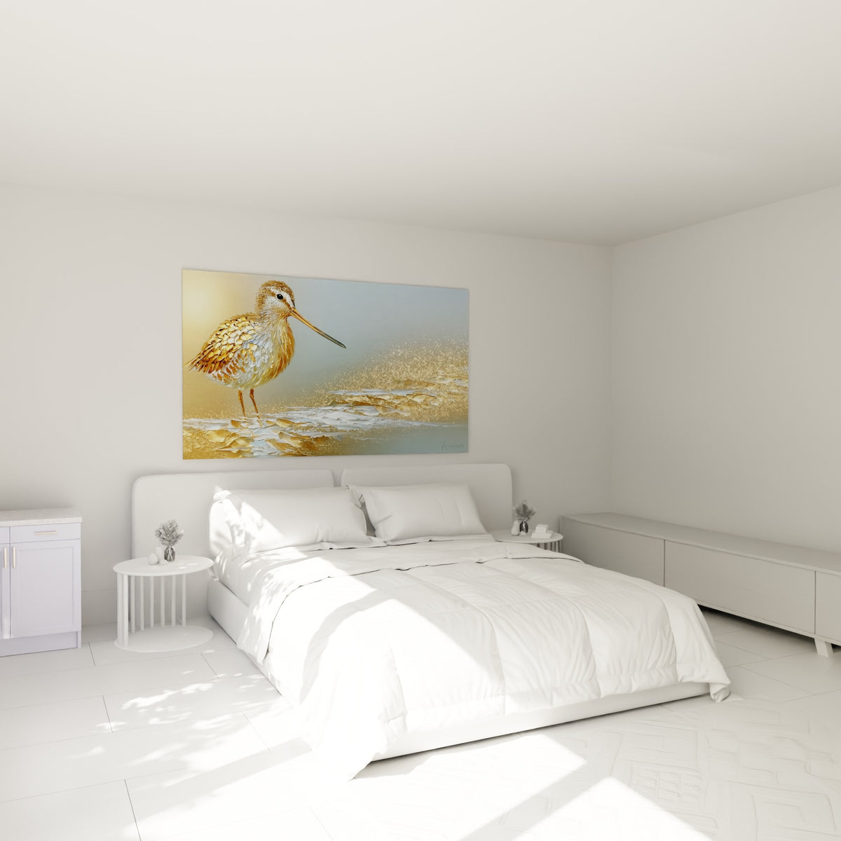 Échassier doré et bleu pastel accroché au-dessus d'un lit dans une chambre claire