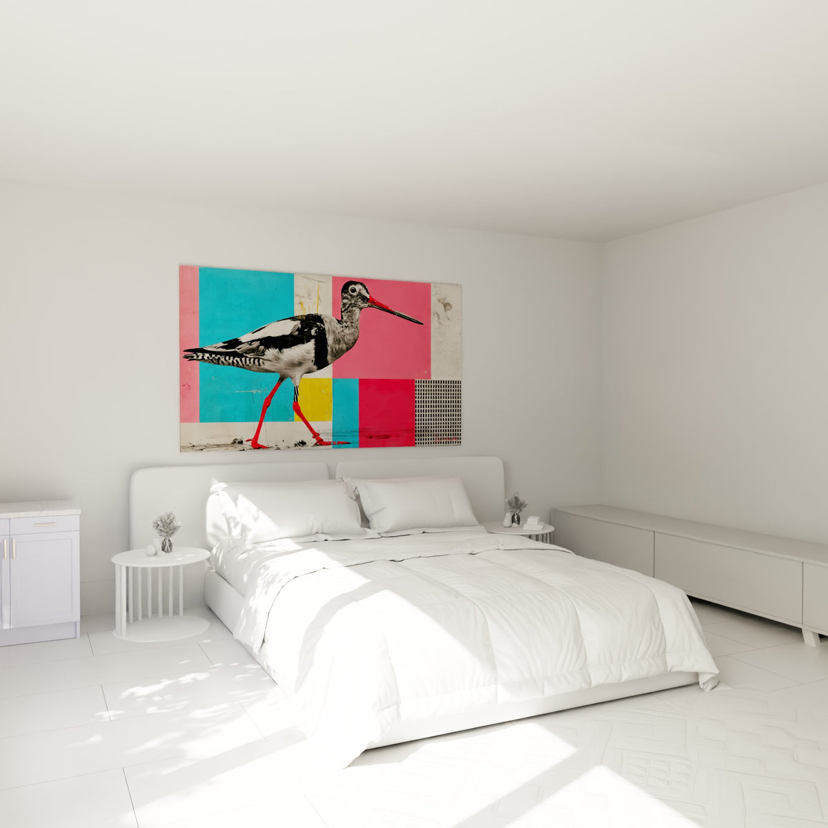 Échassier noir et blanc au bec écarlate accroché au-dessus d'un lit dans une chambre claire