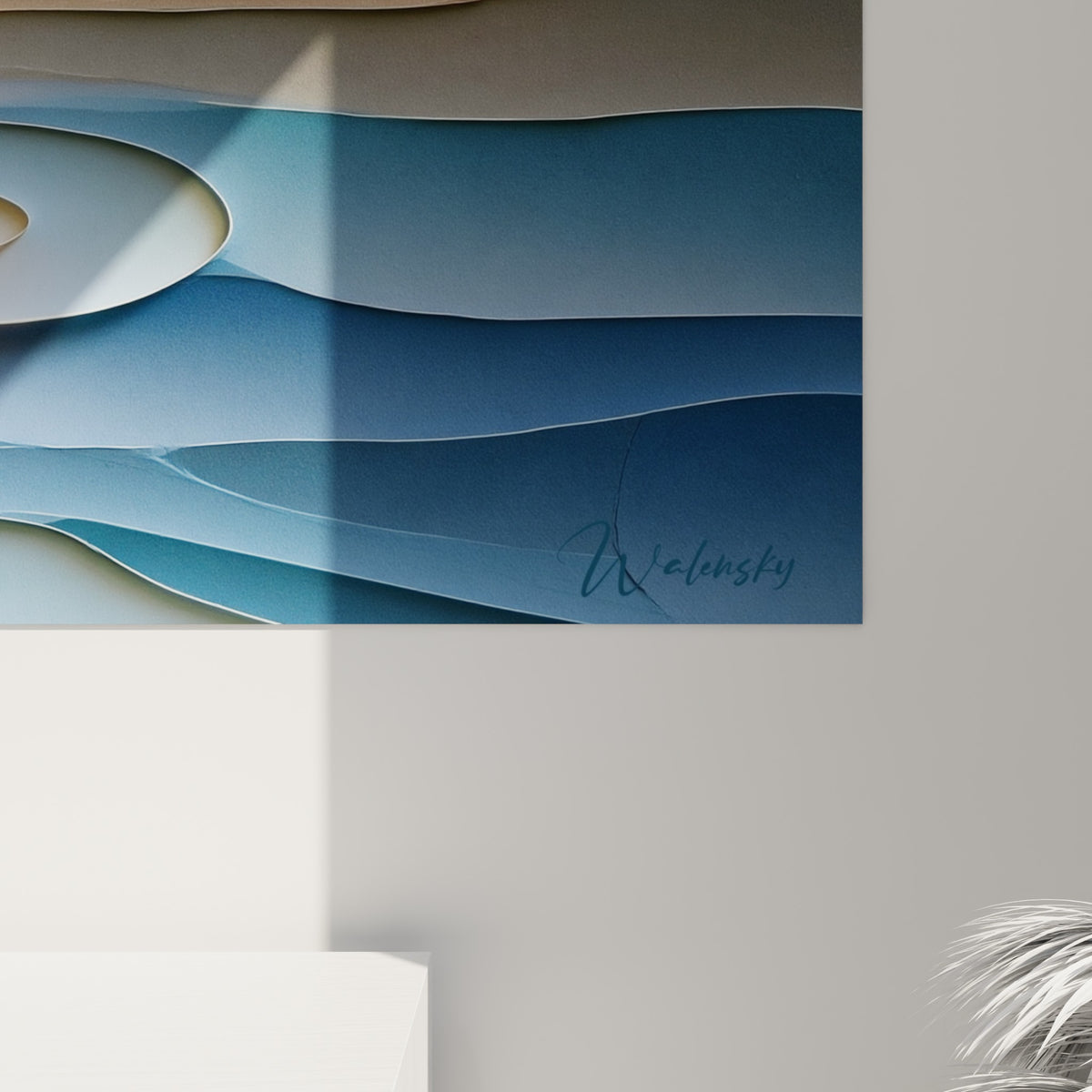Relief sculpté du rivage doré et de l'eau bleu ardoise vu de près sur la toile