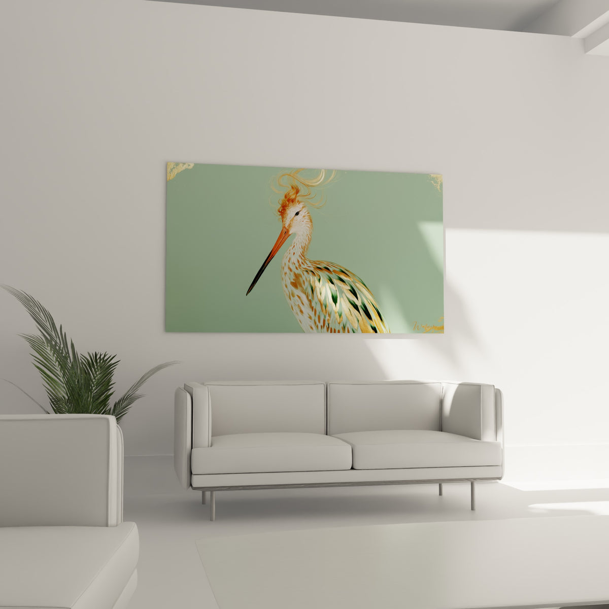 Plumage vert et doré de la Bécasse au bec anthracite, au-dessus d'un canapé dans un salon lumineux