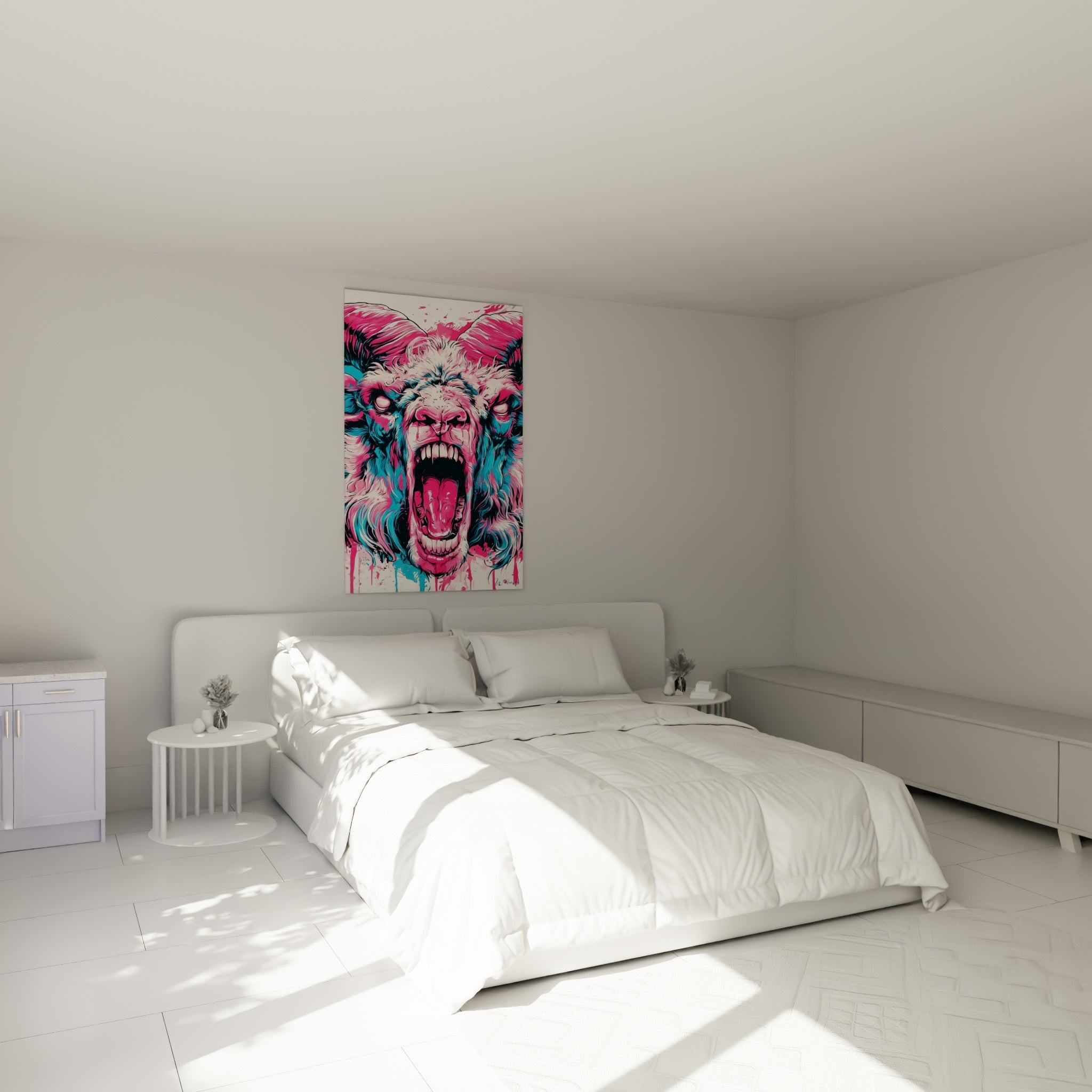 Museau rugissant du Bélier fuchsia et turquoise accroché au-dessus d'un lit dans une chambre claire