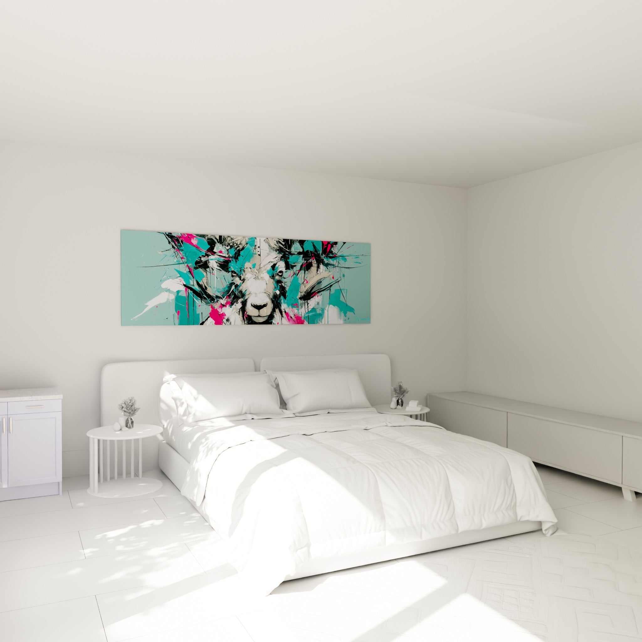Cornes anthracite et éclats fuchsia du bélier au-dessus d'un lit dans une chambre claire