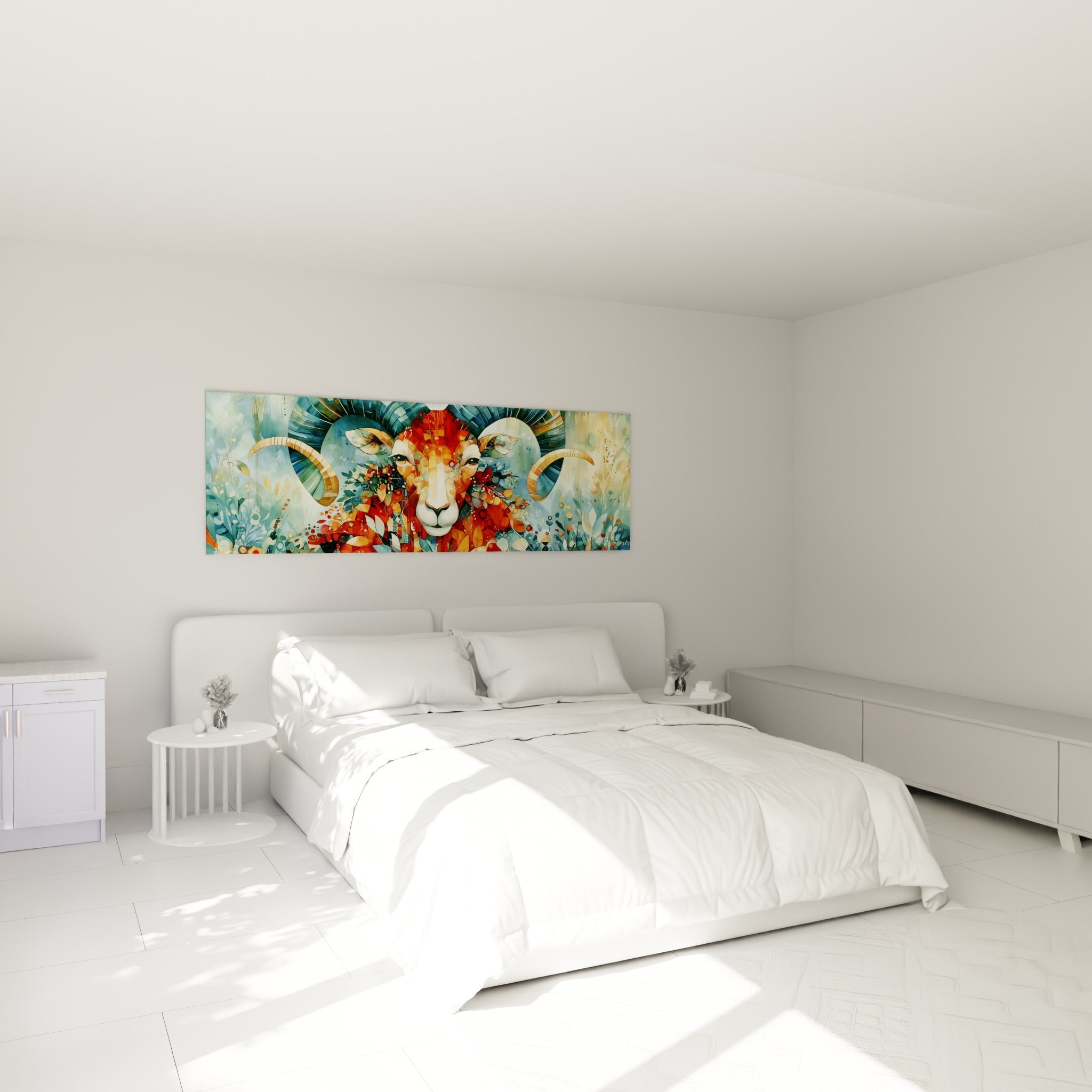 Cornes dorées et visage rouge brique du Bélier au-dessus d'un lit dans une chambre claire