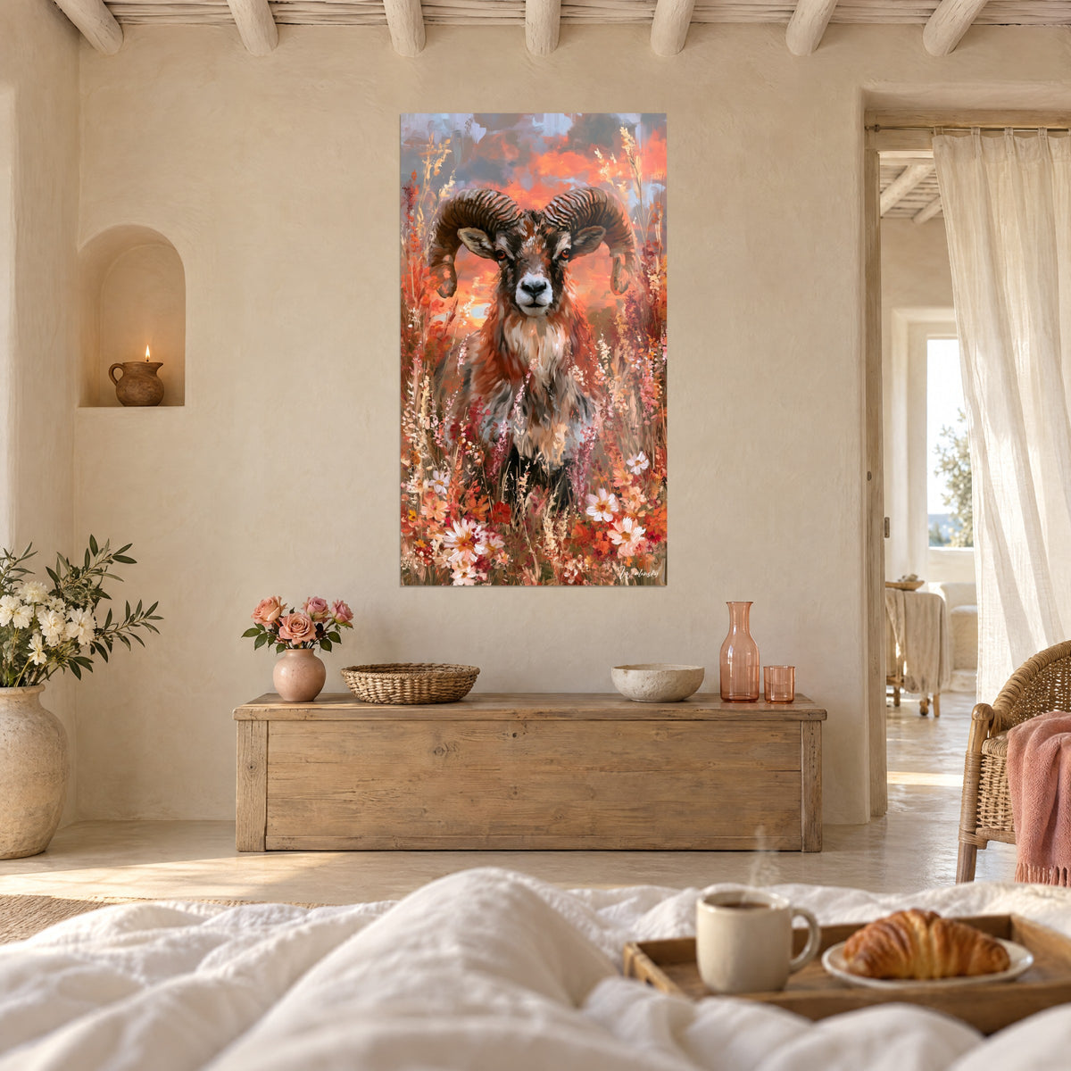 Tableau bélier au regard ambré entouré de marguerites blanches et de fleurs corail, au-dessus d'un lit dans une chambre claire