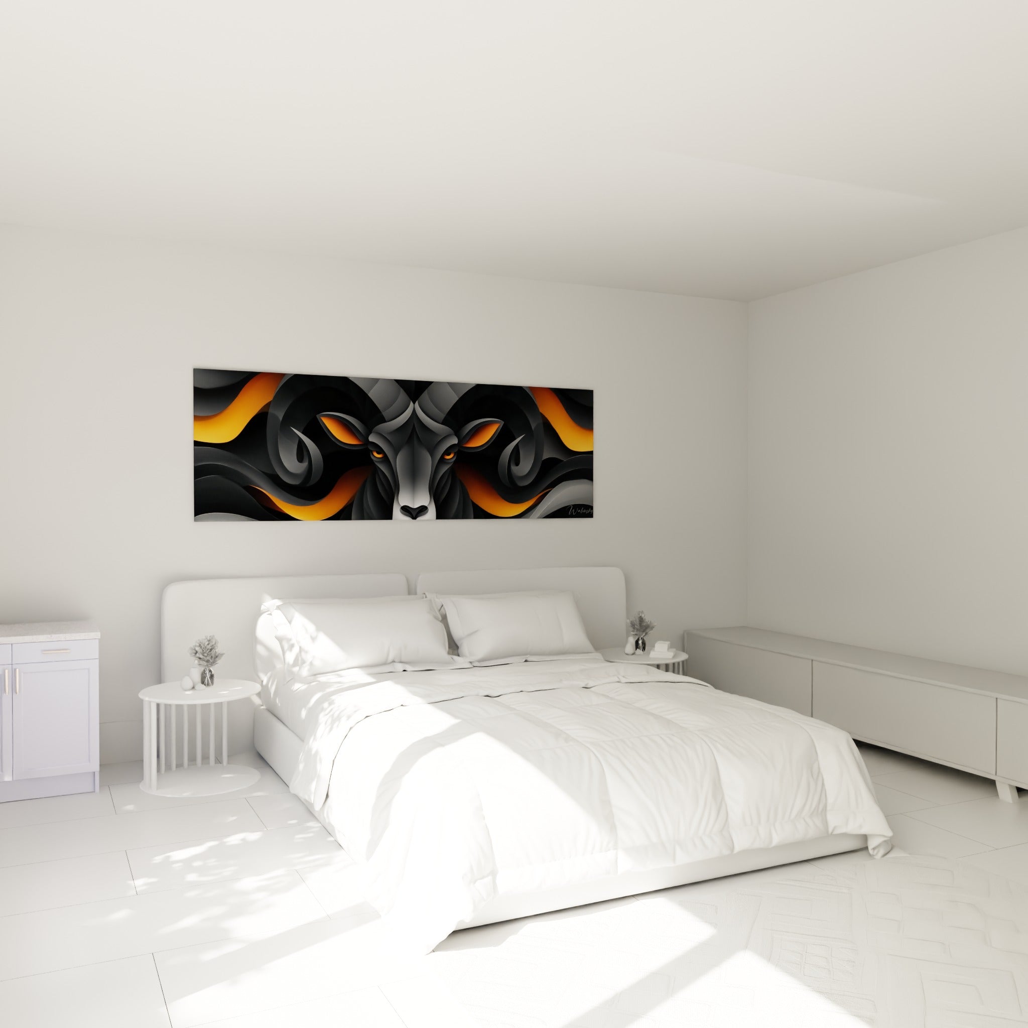 Cornes enroulées et regard orange intense du Bélier anthracite, accrochée au-dessus d'un lit dans une chambre claire