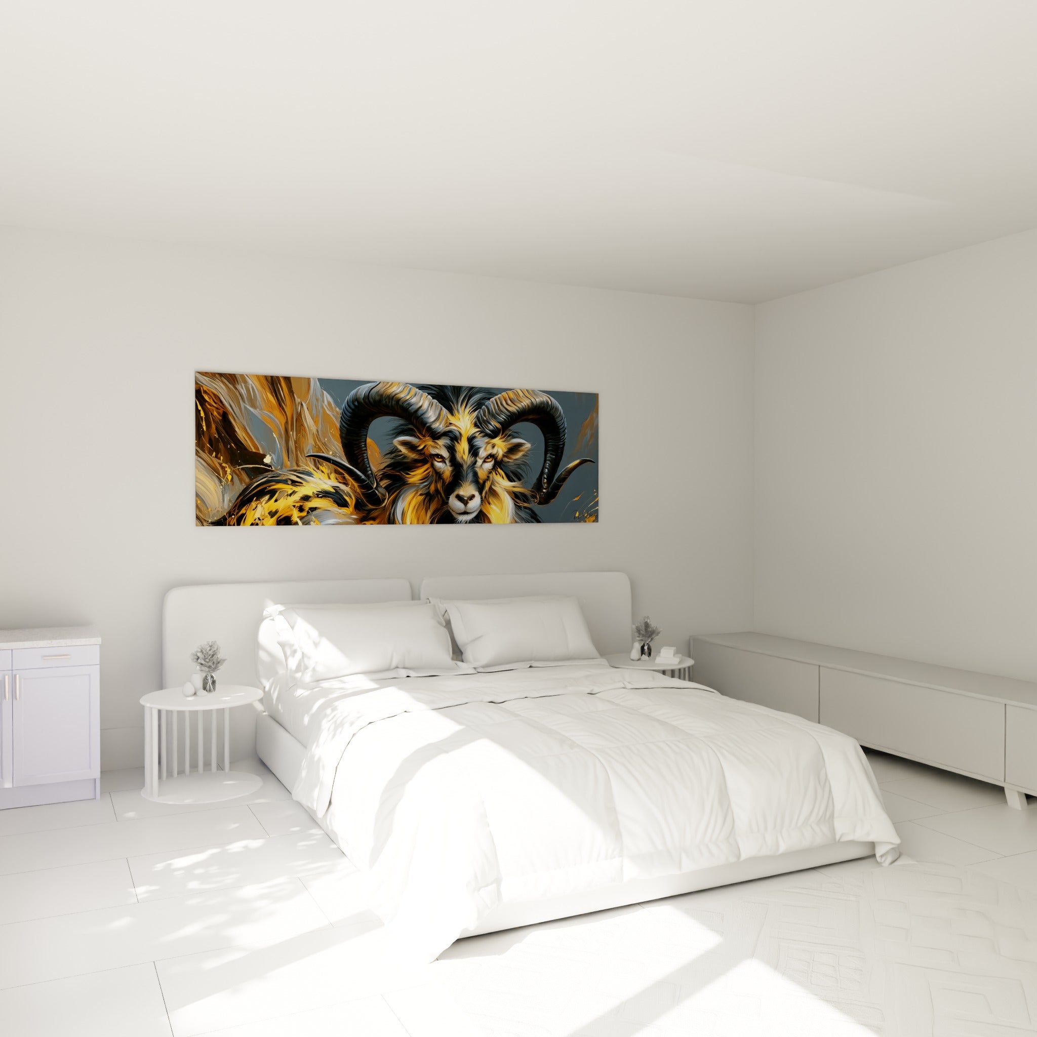 Cornes majestueuses et pelage doré du Bélier accrochés au-dessus d'un lit dans une chambre claire