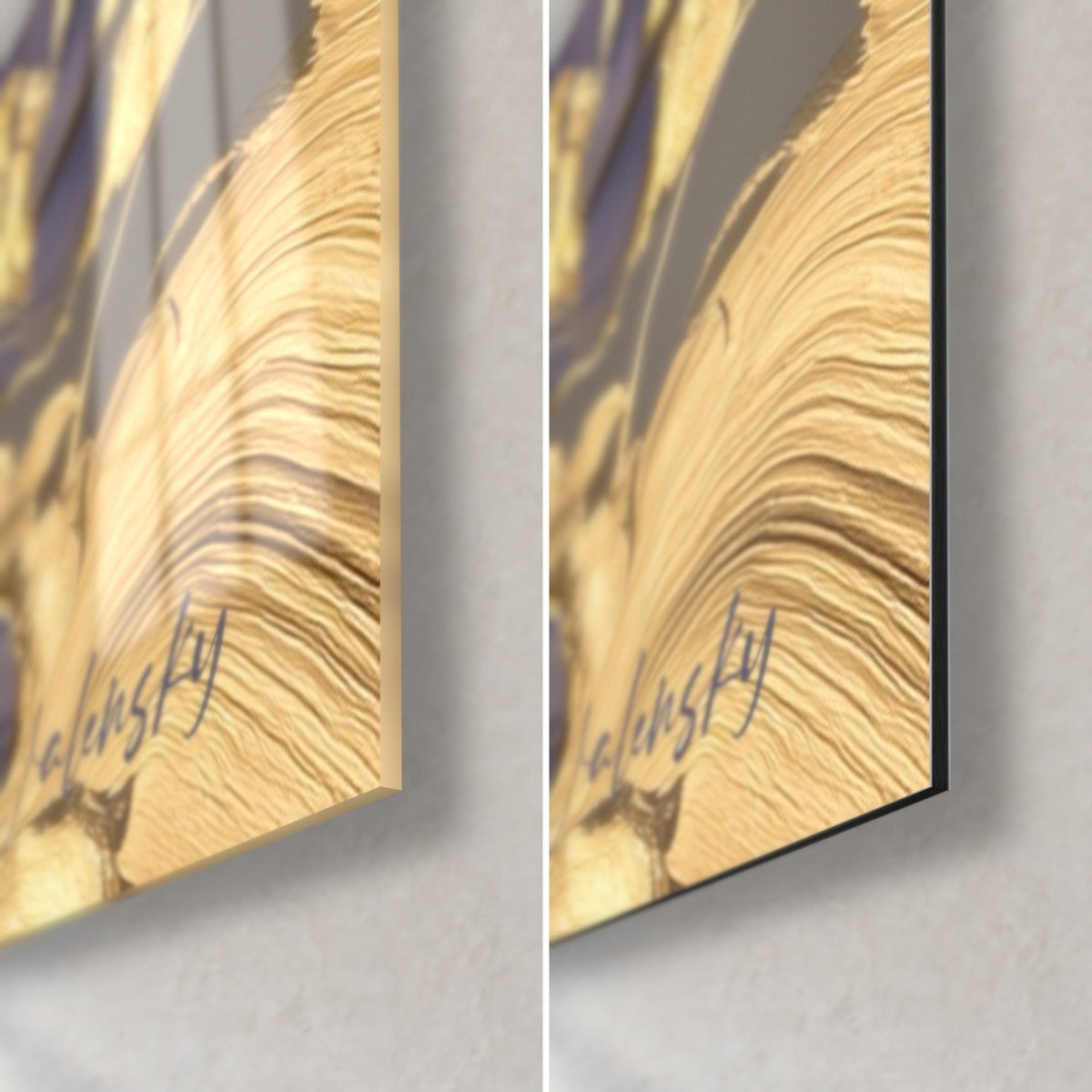 Quadro ariete dalle corna nere, angolo in basso a destra: vetro acrilico lucido con riflessi a sinistra, alluminio Dibond opaco a destra, oro e malva, bordo da 3 mm