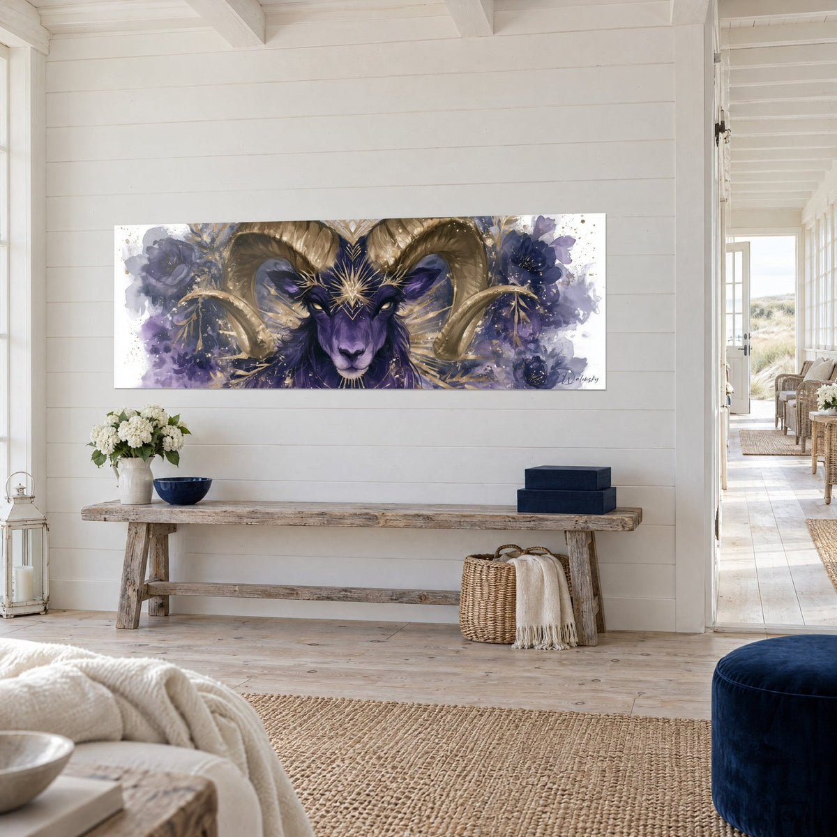 Tableau tête de bélier violette au diadème étoilé doré, vue de trois-quarts sur un mur de lambris blanc près d'un banc en bois