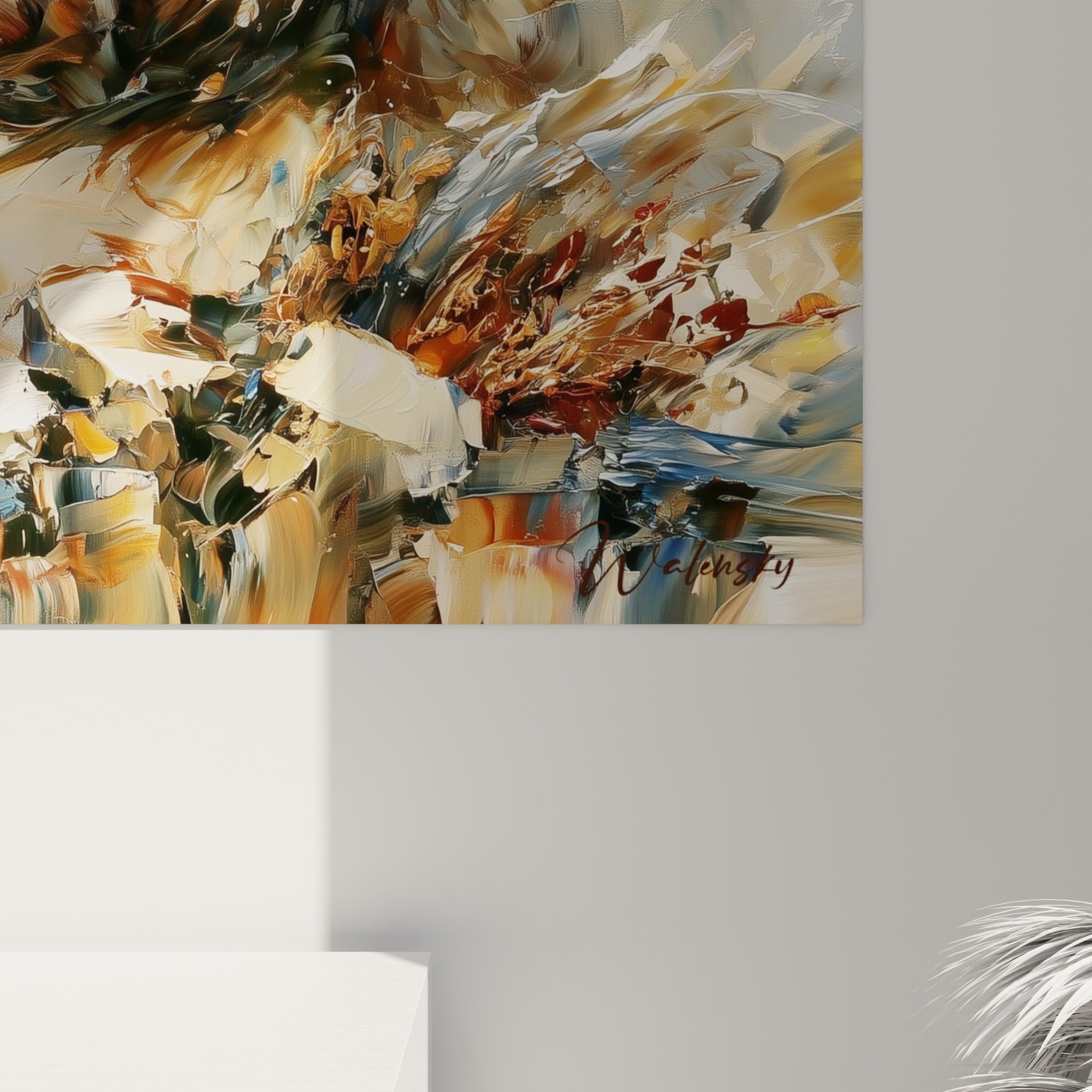 Empâtements épais mêlant ocre, brun et bleu ardoise visibles en gros plan sur la toile accrochée