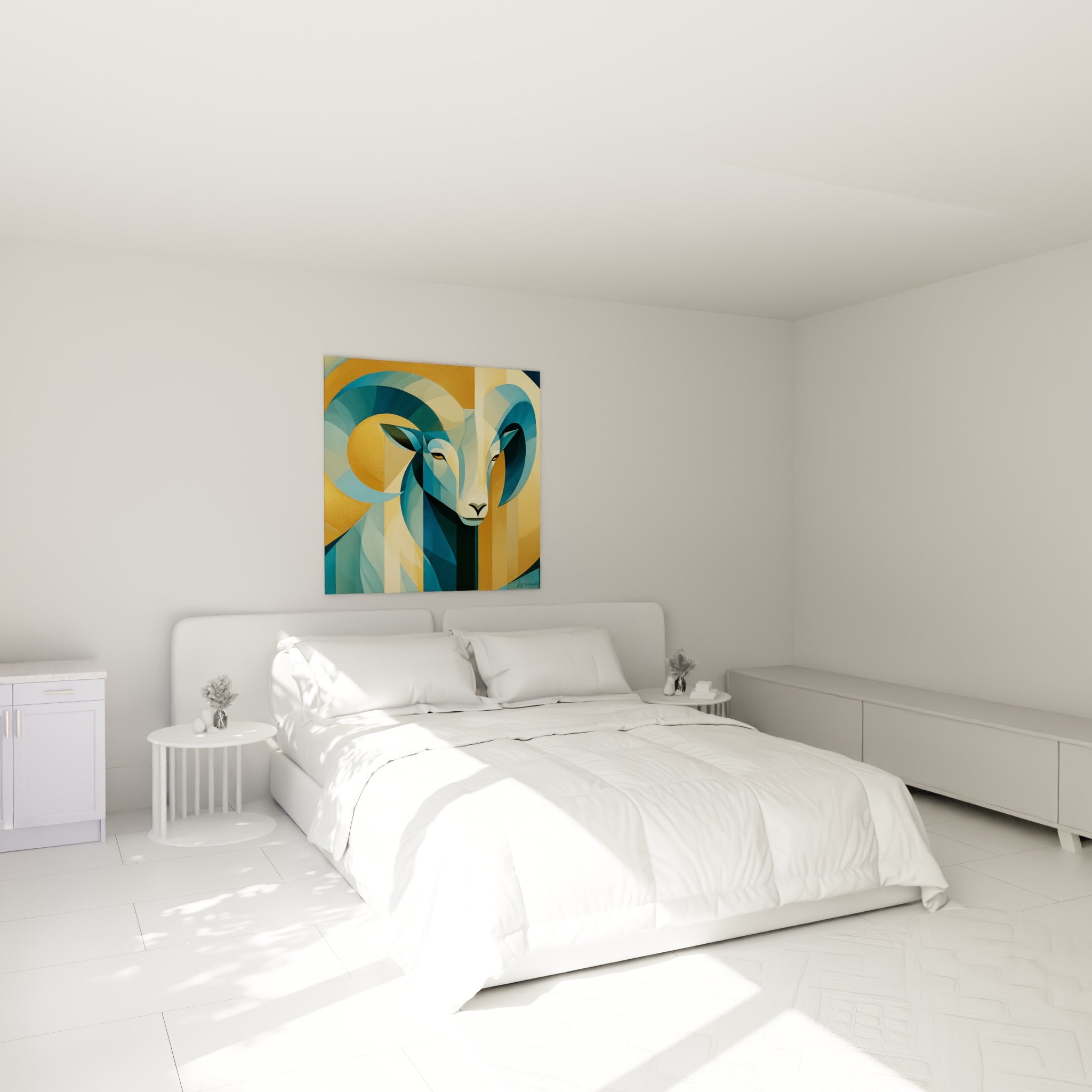 Museau clair et cornes bleu marine du Bélier accrochés au-dessus d'un lit dans une chambre claire