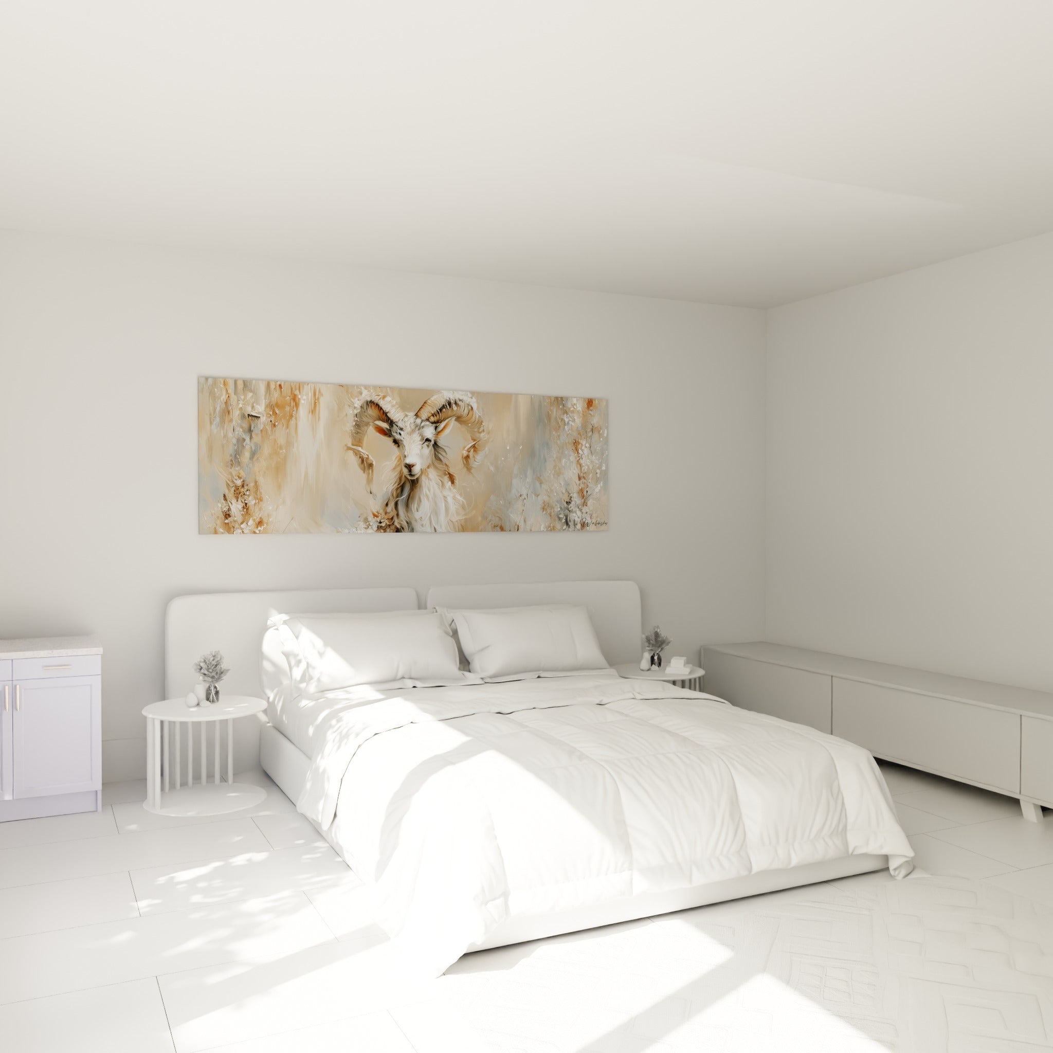 Cornes majestueuses du Bélier beige et doré, accroché au-dessus d'un lit dans une chambre claire