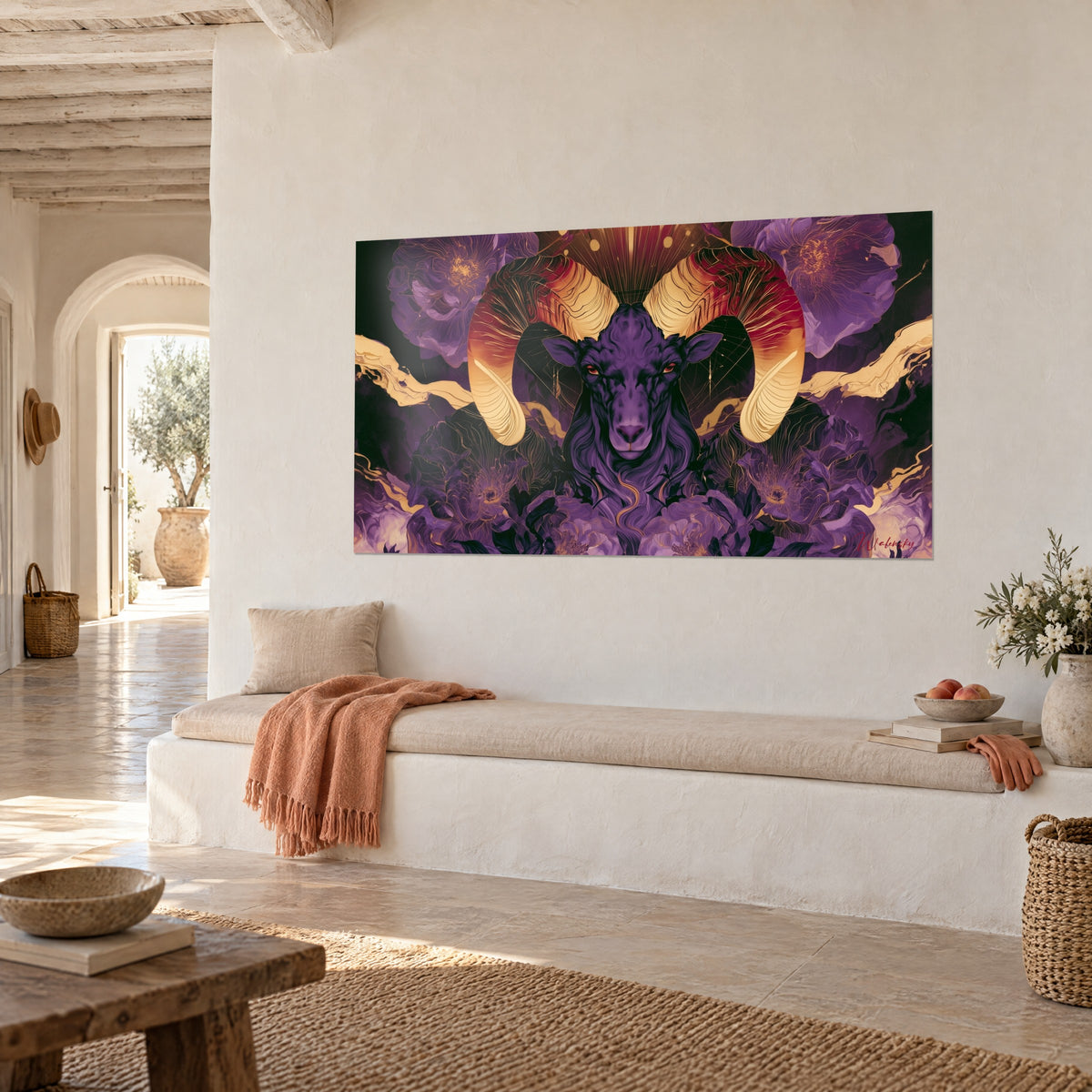 Schilderij mystieke waakhond met paarse vacht, rode blik en gouden krullen tussen malvakleurige pioenrozen, witte muur van een Mediterraans huis
