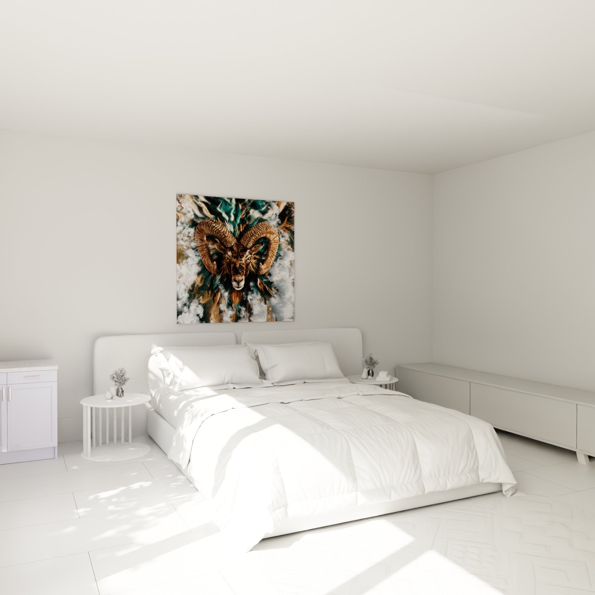 Cornes striées et pelage brun du bélier surplombant un lit dans une chambre claire