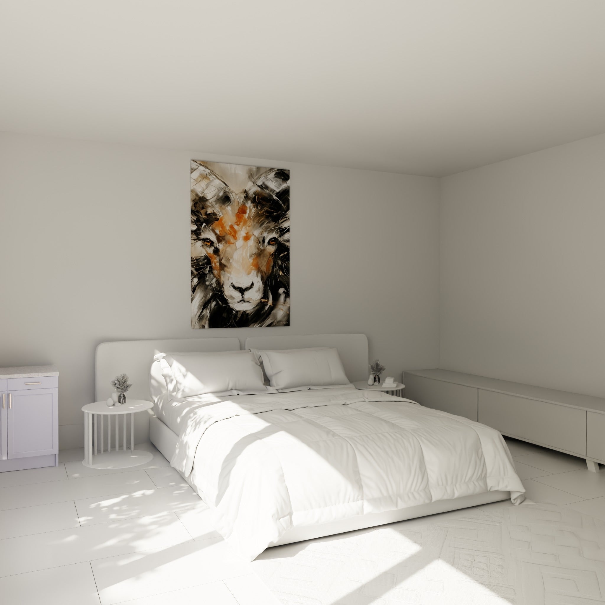 Cornes noires et front ocre du Bélier dominent, au-dessus d'un lit dans une chambre claire