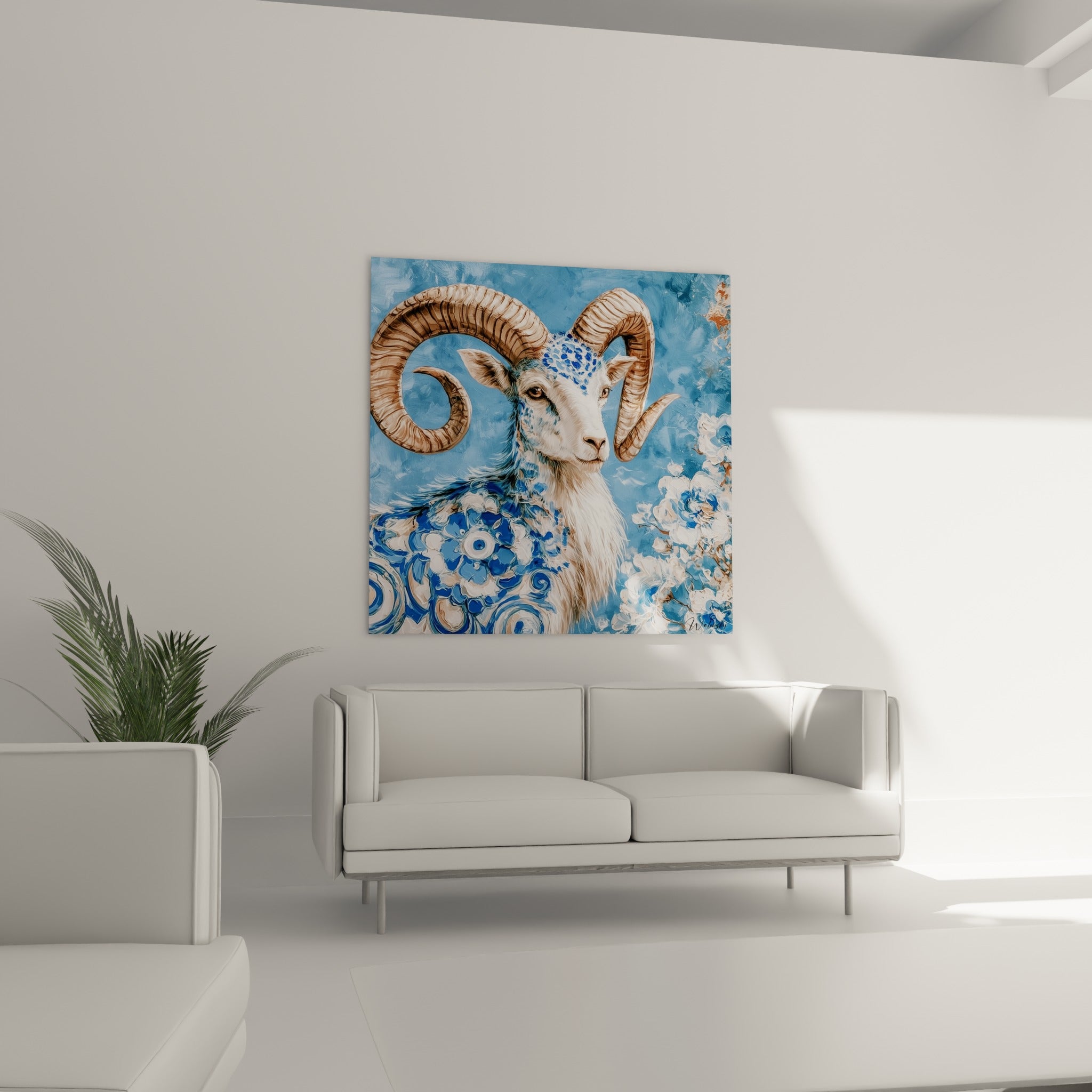 Regard perçant du Bélier blanc et bleu ciel, accroché au-dessus d'un canapé dans un salon lumineux