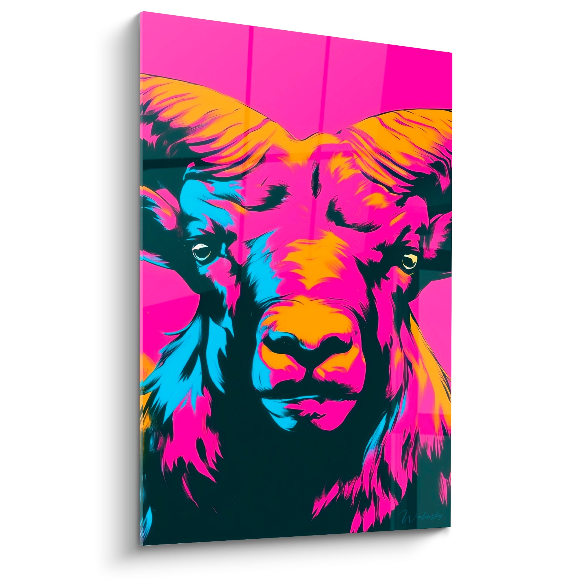 Bélier au regard perçant, cornes dorées et fond rose fuchsia, style pop art contrasté