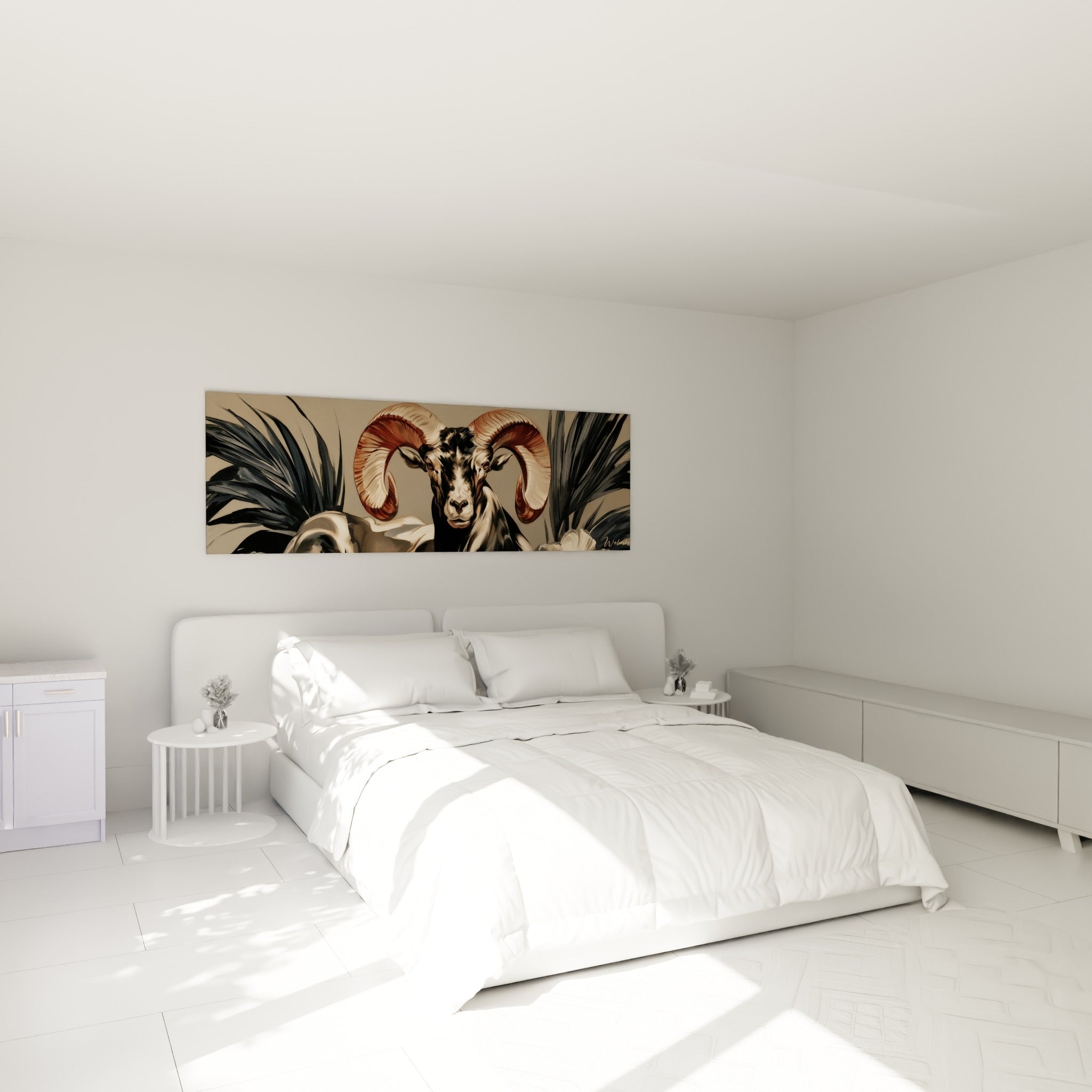 Cornes en spirale terracotta et pelage anthracite du Bélier, accrochées au-dessus d'un lit dans une chambre claire