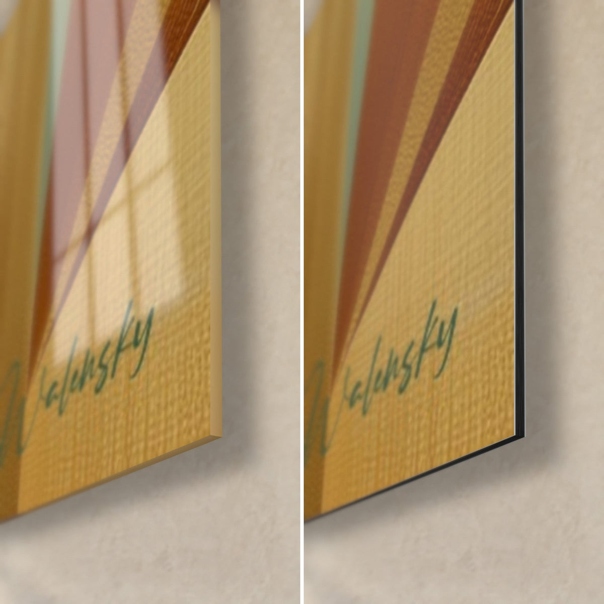 Schilderij met ram in gouden en bruine stralen, rechtsonder: glanzend acrylglas links, mat Dibond-aluminium rechts, rand van 3 mm
