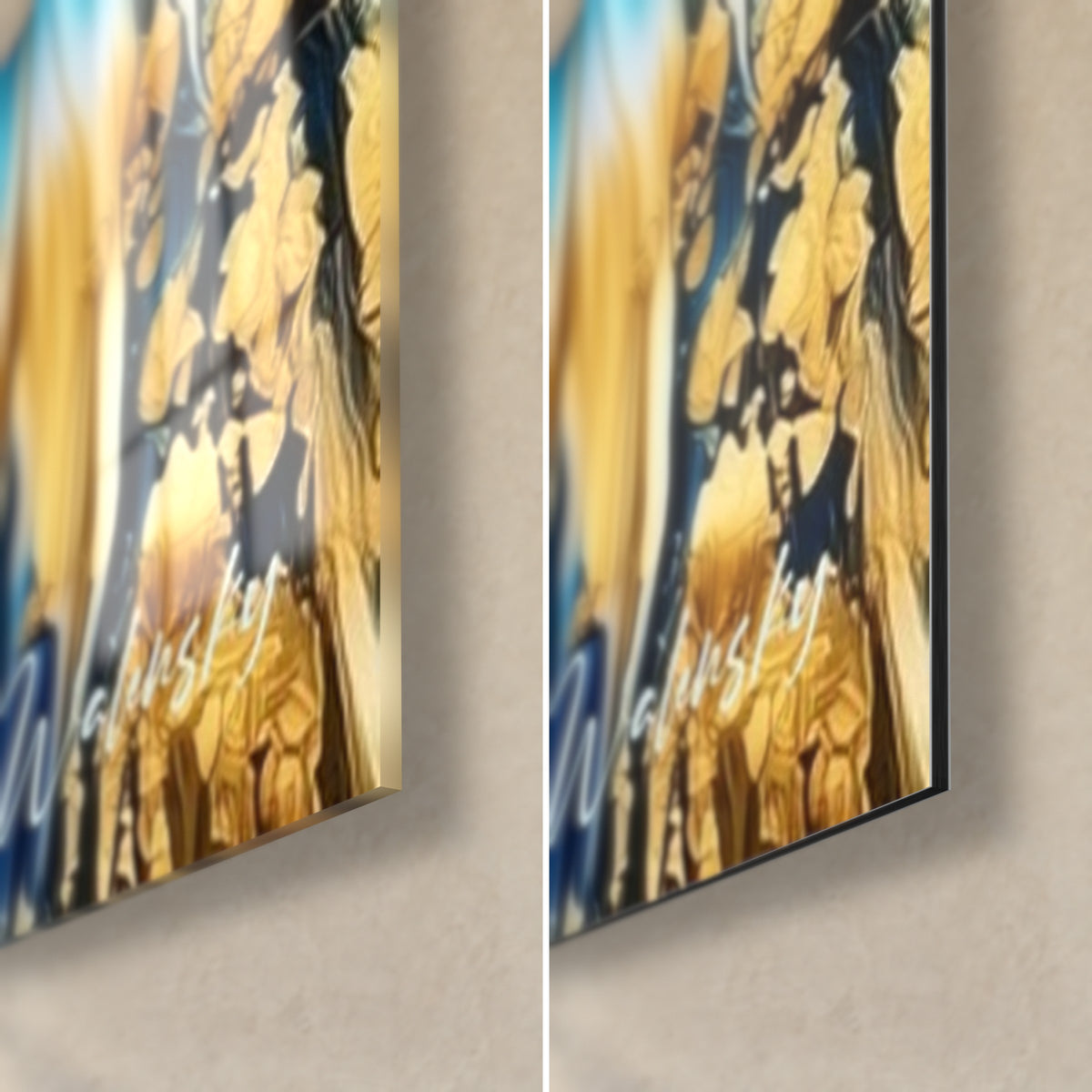 Quadro testa d'ariete in blu petrolio e oro, angolo in basso a destra: vetro lucido a sinistra, Dibond opaco a destra, bordo nero
