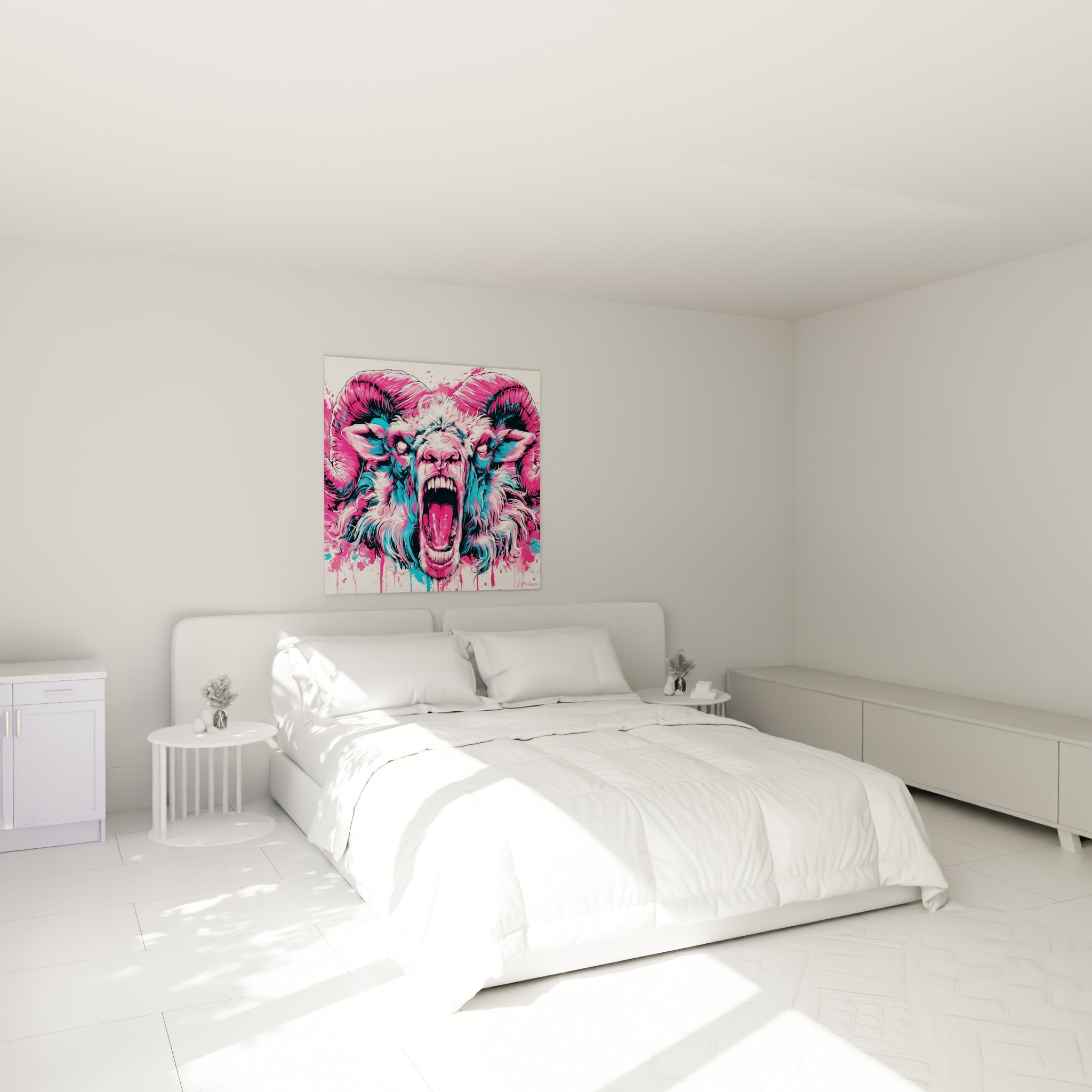 Créature cornue fuchsia et turquoise hurlant, accrochée au-dessus d'un lit dans une chambre claire