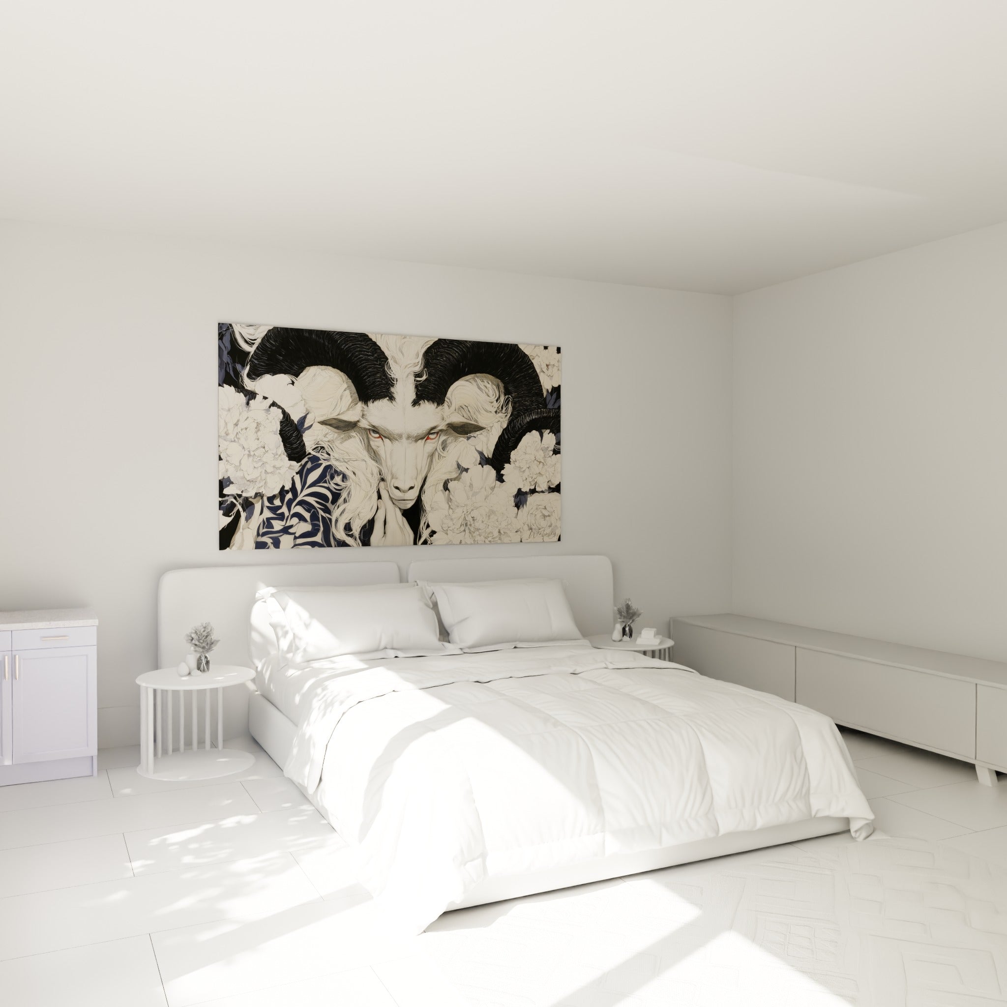 Silhouette cornue anthracite entourée de pivoines blanches, accrochée au-dessus d'un lit dans une chambre claire