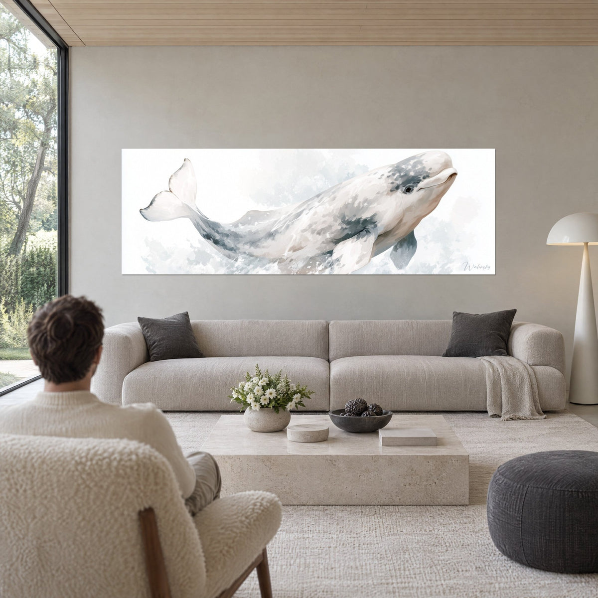 Quadro Cetaceo bianco madreperla con macchie grigio ardesia, coda distesa, sopra un divano in un soggiorno luminoso