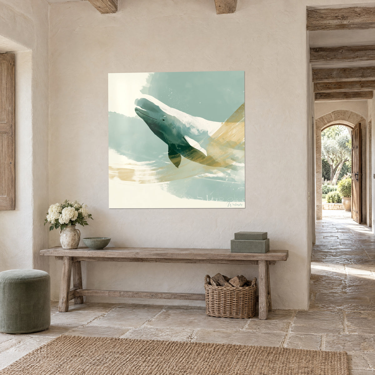 Tableau baleine blanche aux nageoires vert sombre, coups de pinceau dorés, entrée voûtée d'une maison en pierre