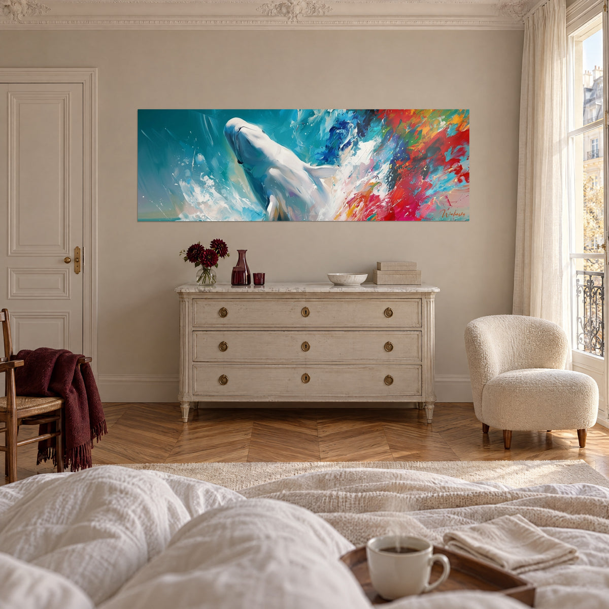 Tableau béluga laiteux surgissant de l'eau turquoise, traînées rouges et jaunes en feu d'artifice, au-dessus d'un lit dans une chambre claire