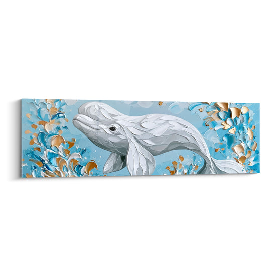 Beluga blanc et gris texturé nageant dans un tourbillon bleu pastel et doré