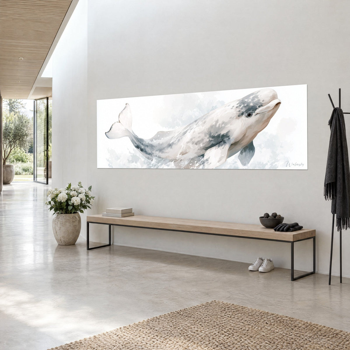 Quadro Balena bianca ad acquerello, dorso grigio punteggiato e schizzi azzurrini, su una parete chiara, vista di tre quarti