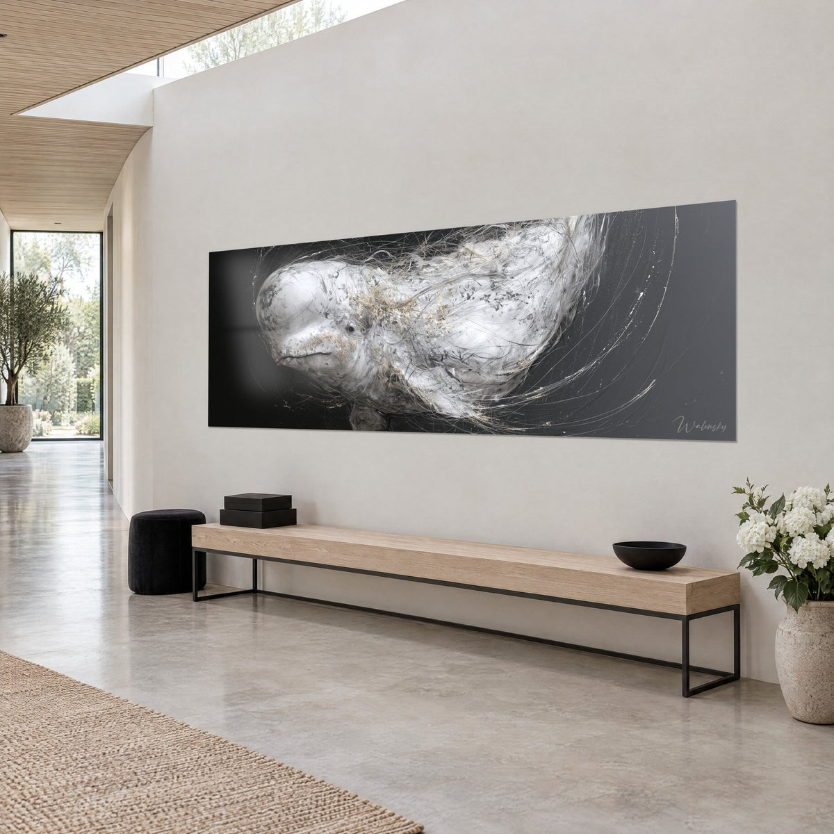 Quadro balena beluga avorio cinta da fili argentati su fondo nero, vista di tre quarti sopra una panca in legno chiaro