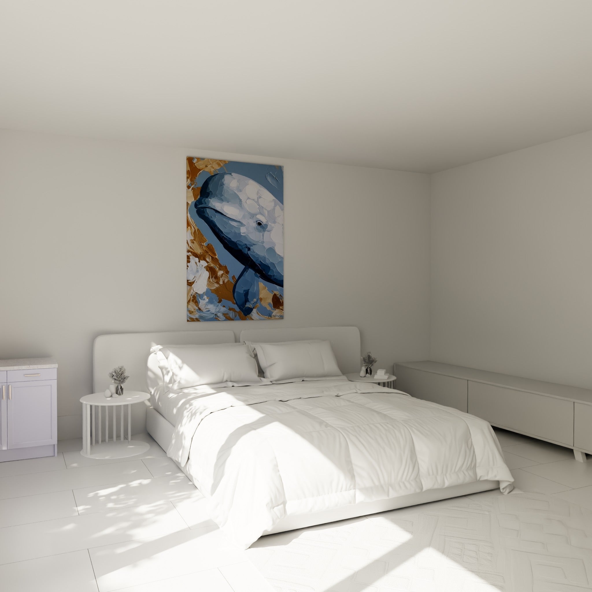 Beluga bleu et doré à l'œil sombre, empâtements marqués, au-dessus d'un lit dans une chambre claire