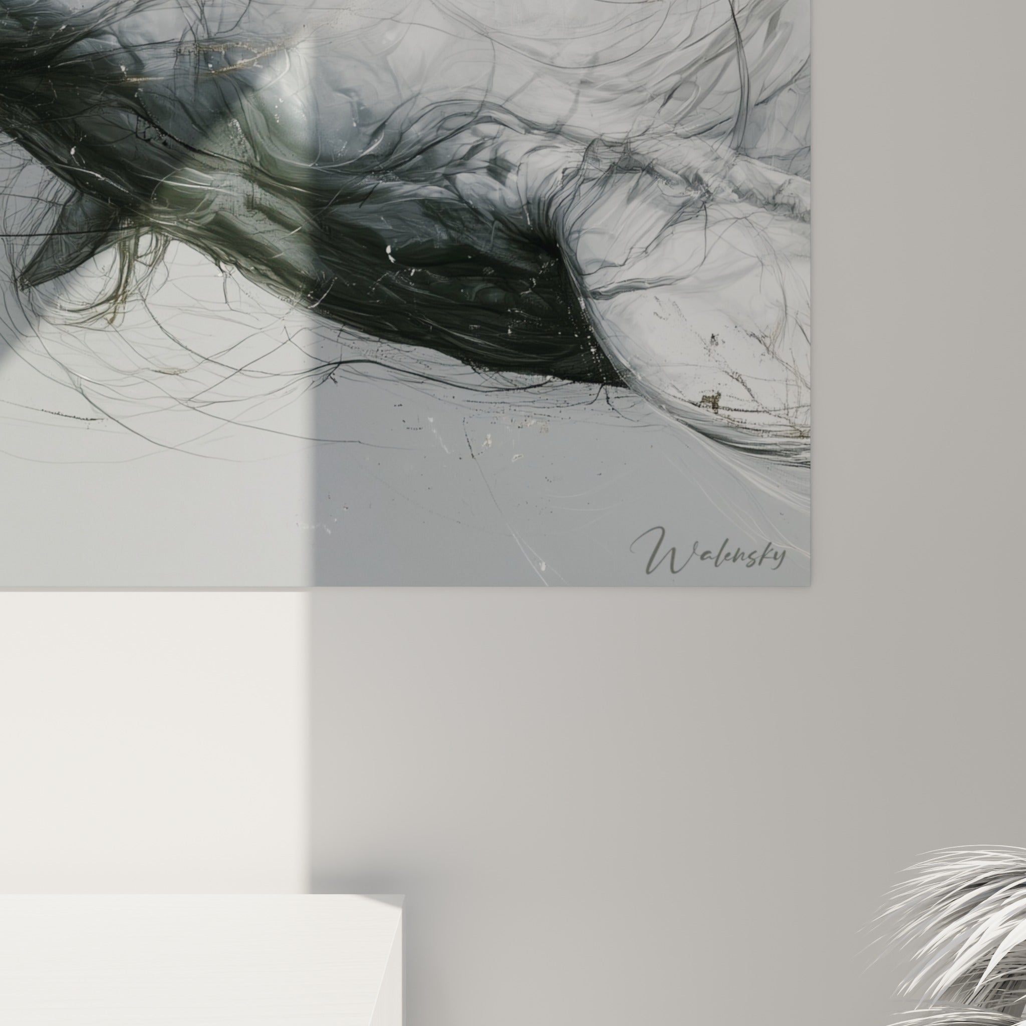 Empâtements fins et dorés visibles sur le grain de cette œuvre représentant un beluga blanc et gris