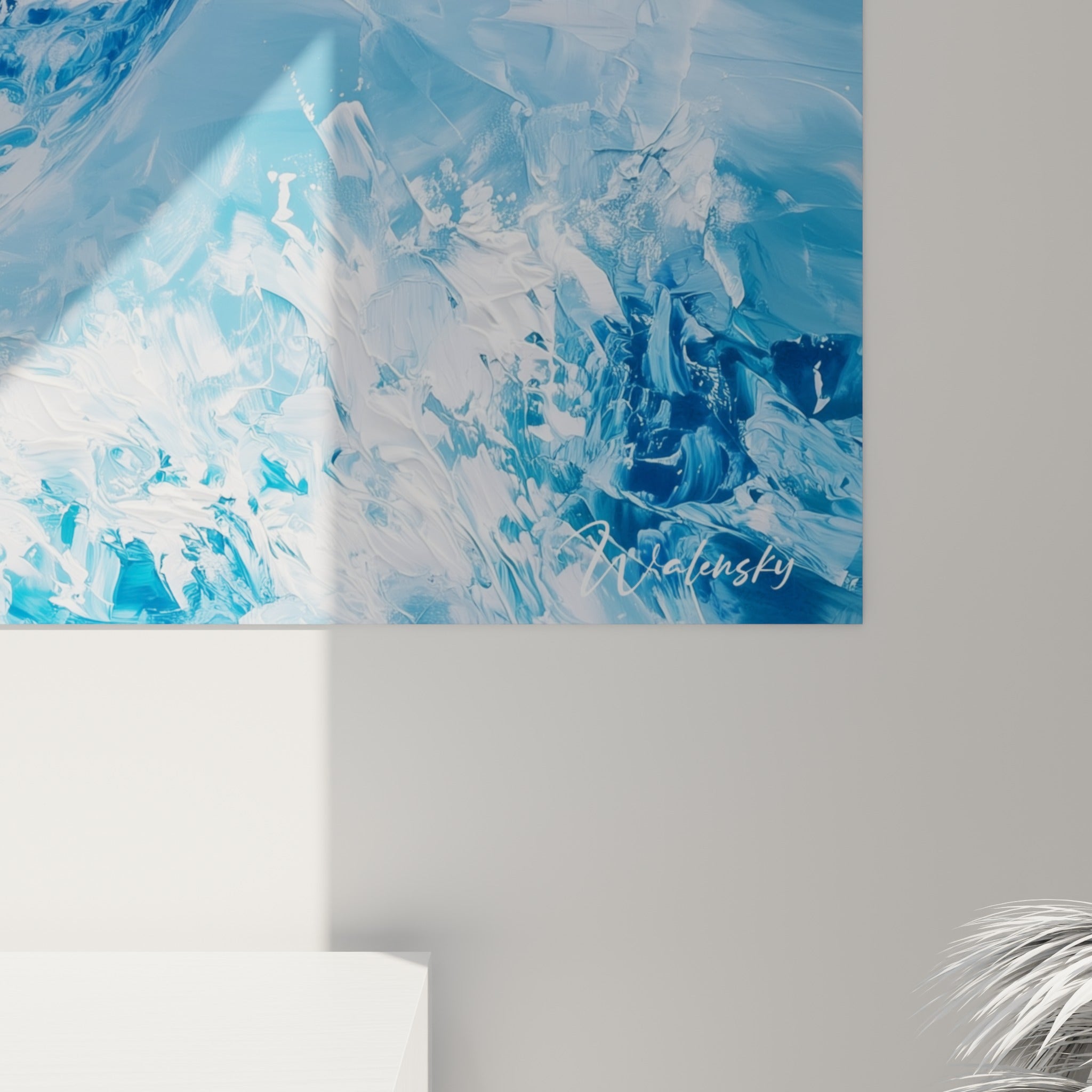 Empâtements bleu cobalt et blanc nacré révélant la matière peinte de la peau du beluga