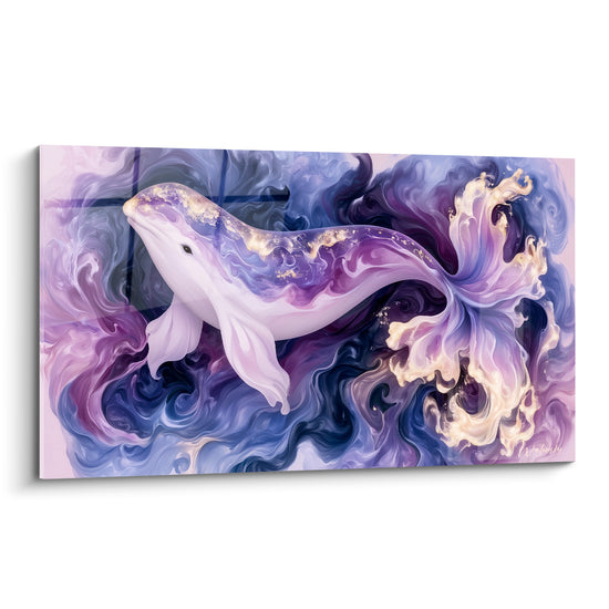 Beluga blanc et violet nage parmi des volutes marbrées bleu marine et dorées